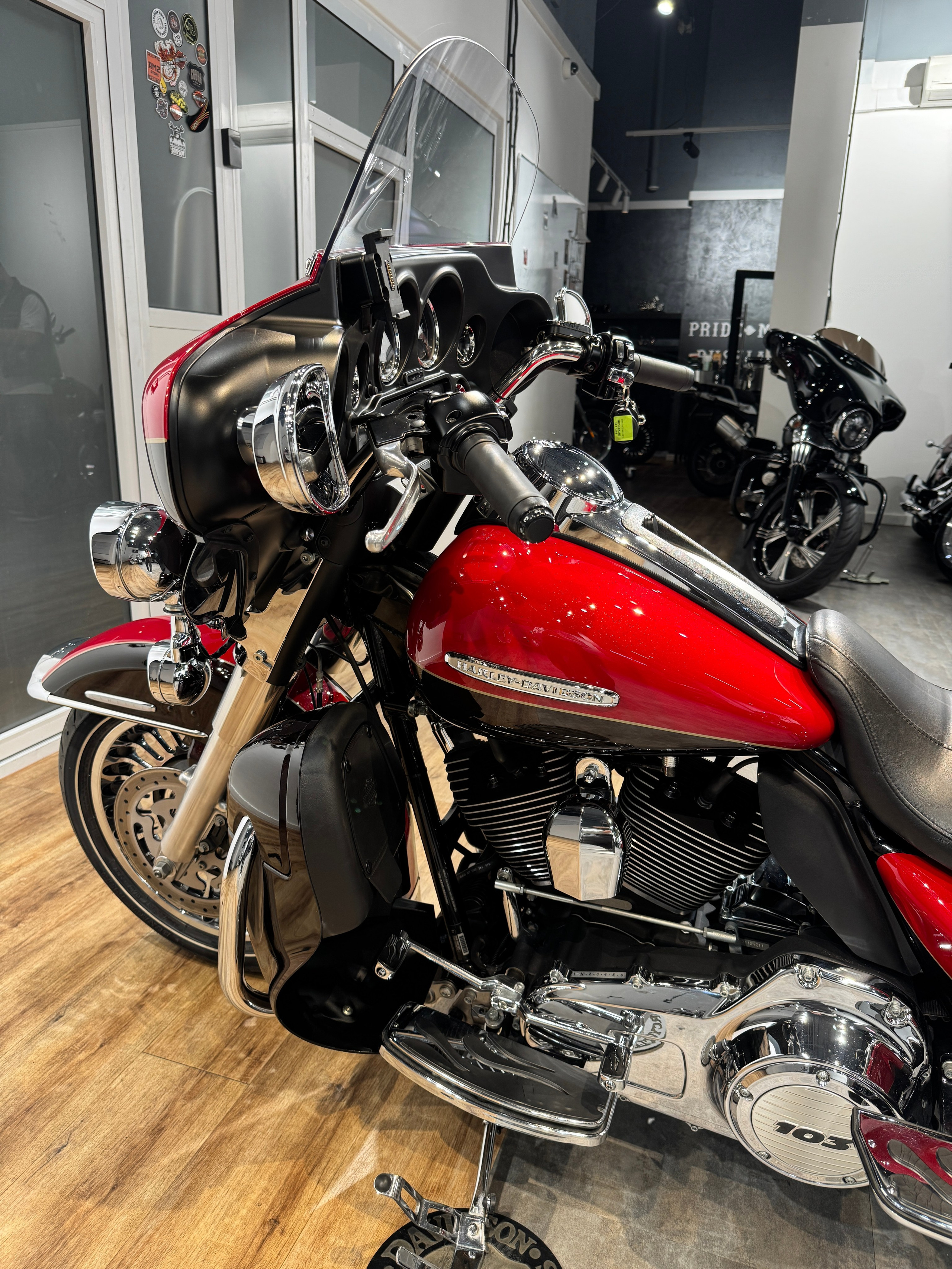 Мотоциклы Harley-Davidson 110 CVO Fire Fighters' Edition (Touring)  — купить мотоцикл. Hello Davidson, Москва. Только хорошие мотоциклы…