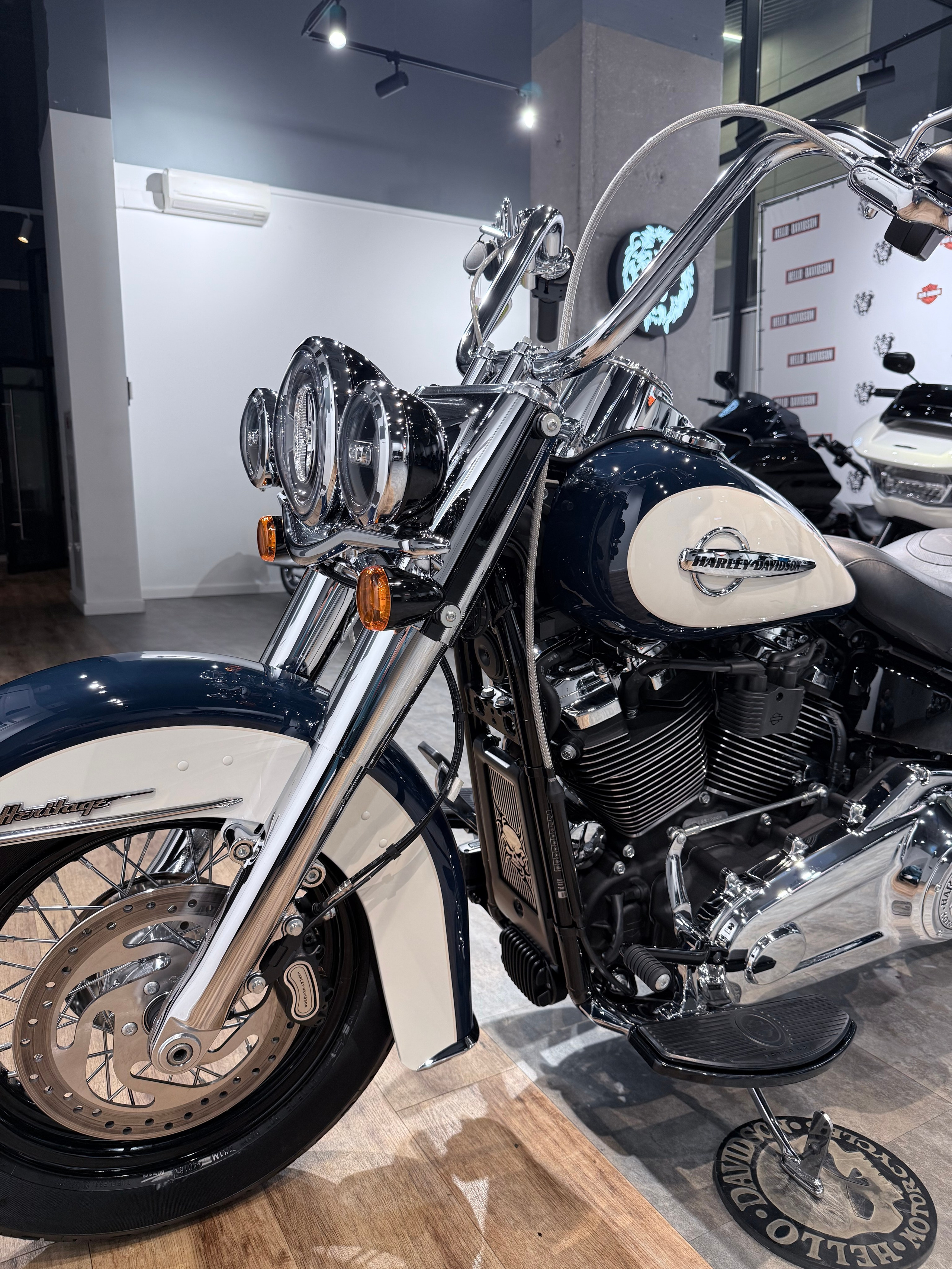 114 Heritage NEW (Billiard Blue & White). Hello Davidson, Москва. Только хорошие мотоциклы…