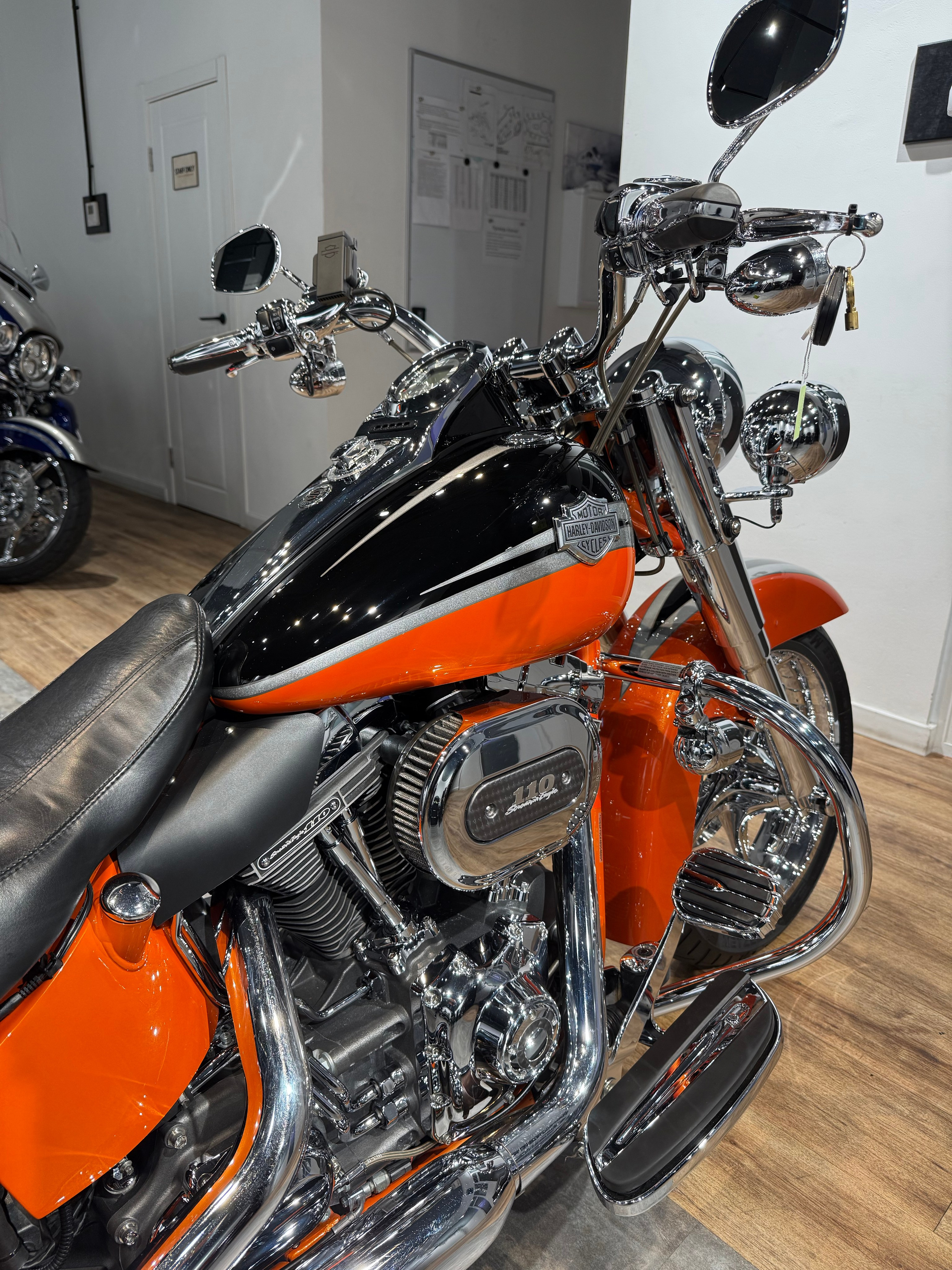 2010 CVO Inferno Orange. Hello Davidson, Москва. Только хорошие мотоциклы…