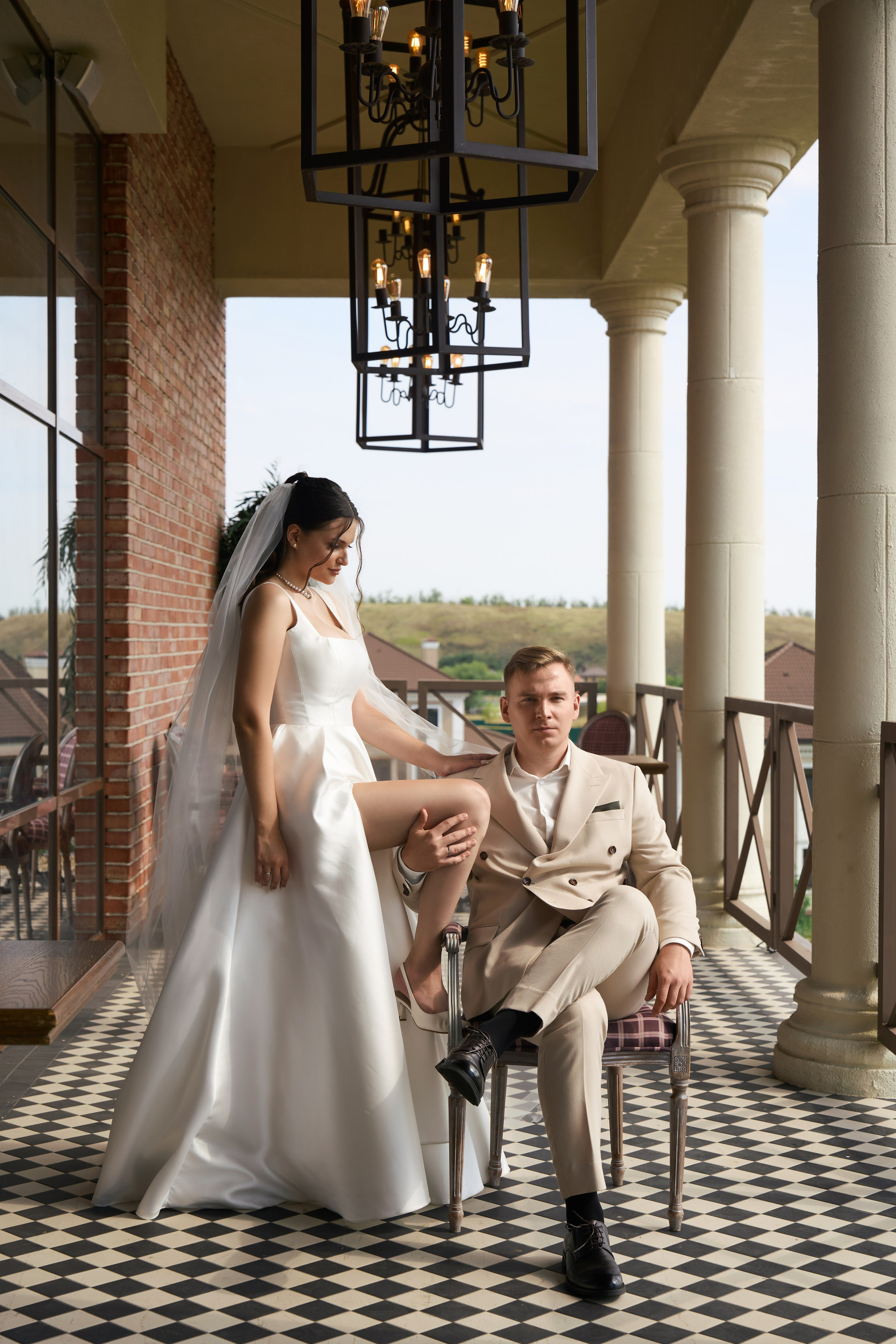 Свадебная фотосессия в «Гермесе» с белым моно-декором. Свадебный и коммерческий фотограф |Саратов Москва|