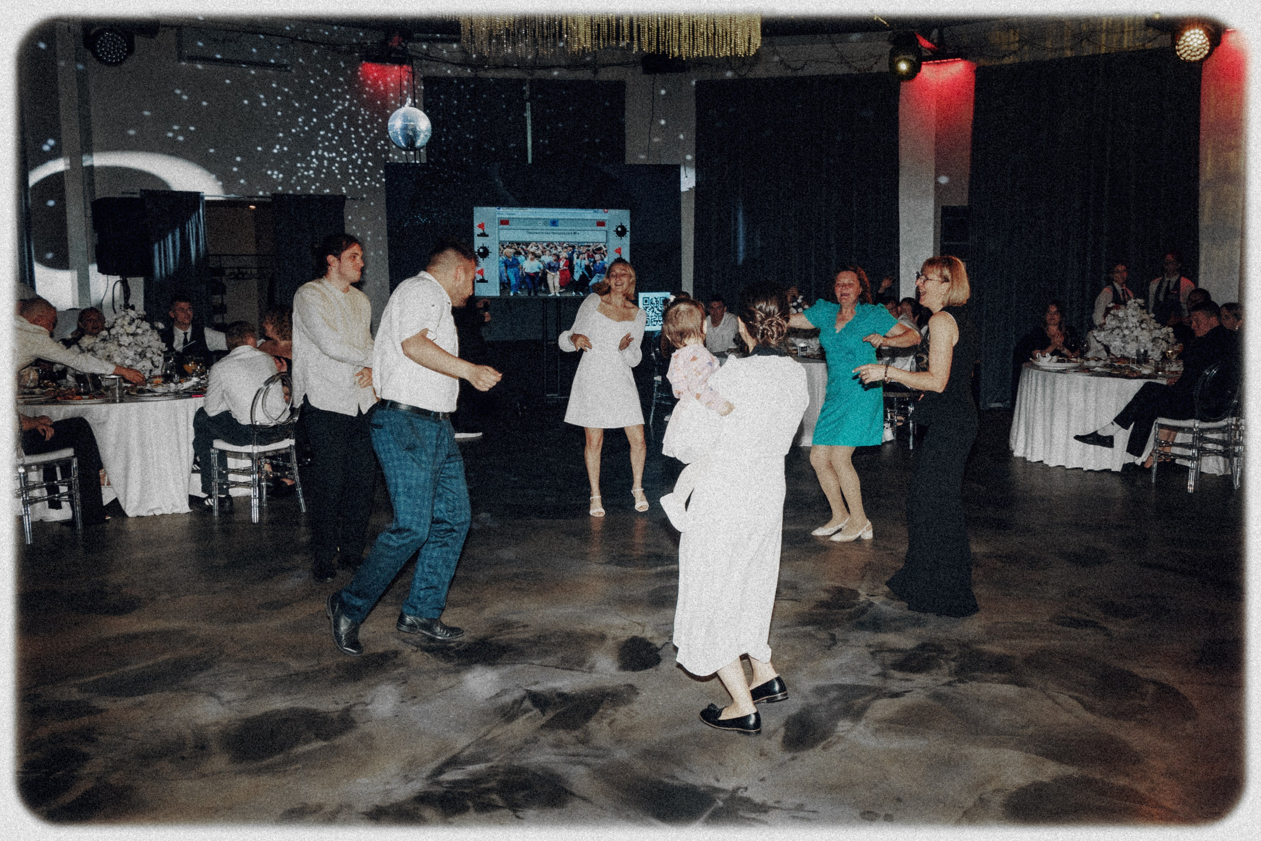 Данил и Любовь, мои фото с этого праздника. я был гость). Свадебный и семейный фотограф в г. Волхов Алексей Кочерыжкин