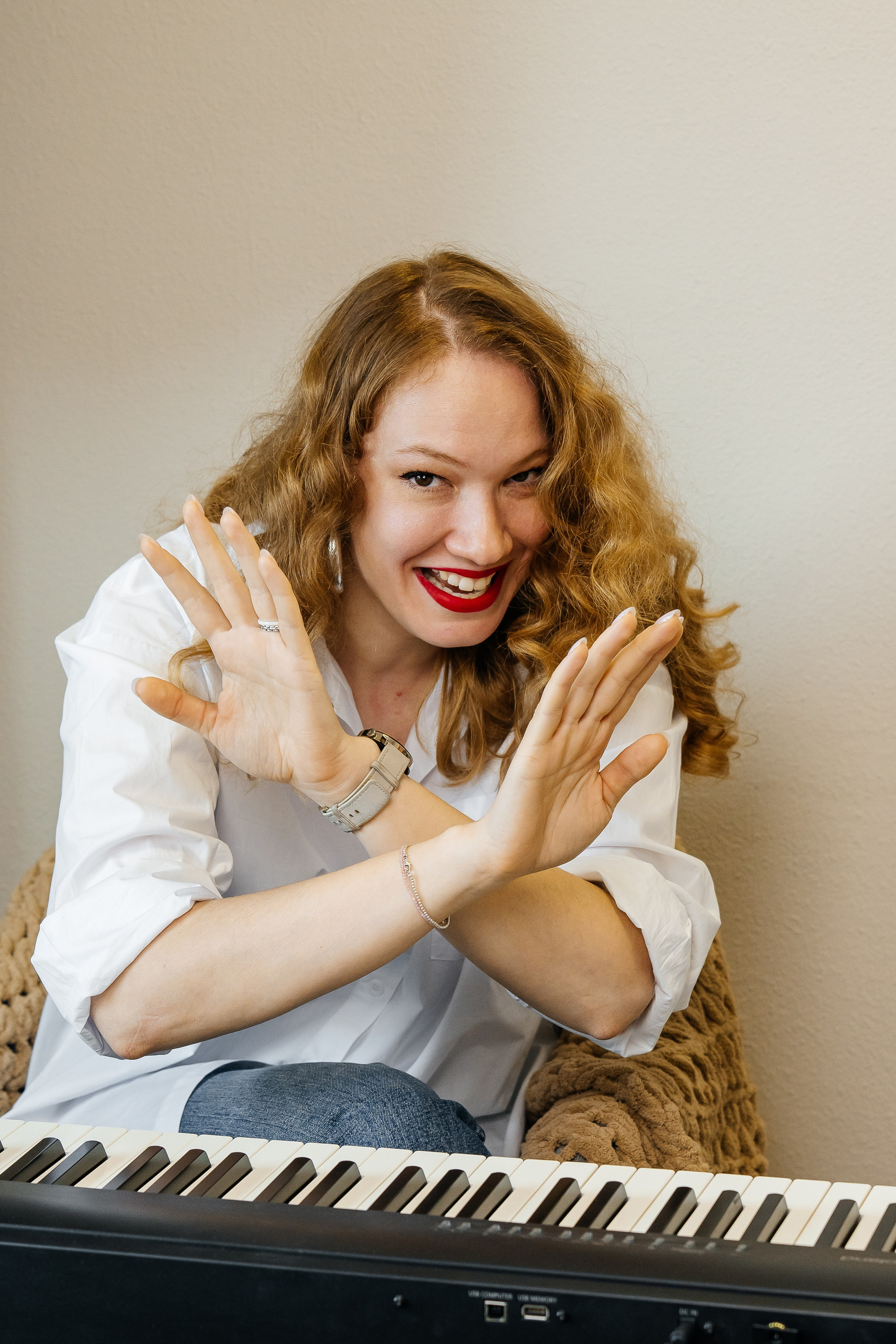 Конент фотографии для вокальной студии. Предметный фотограф в Горячем Ключе Вера Швец