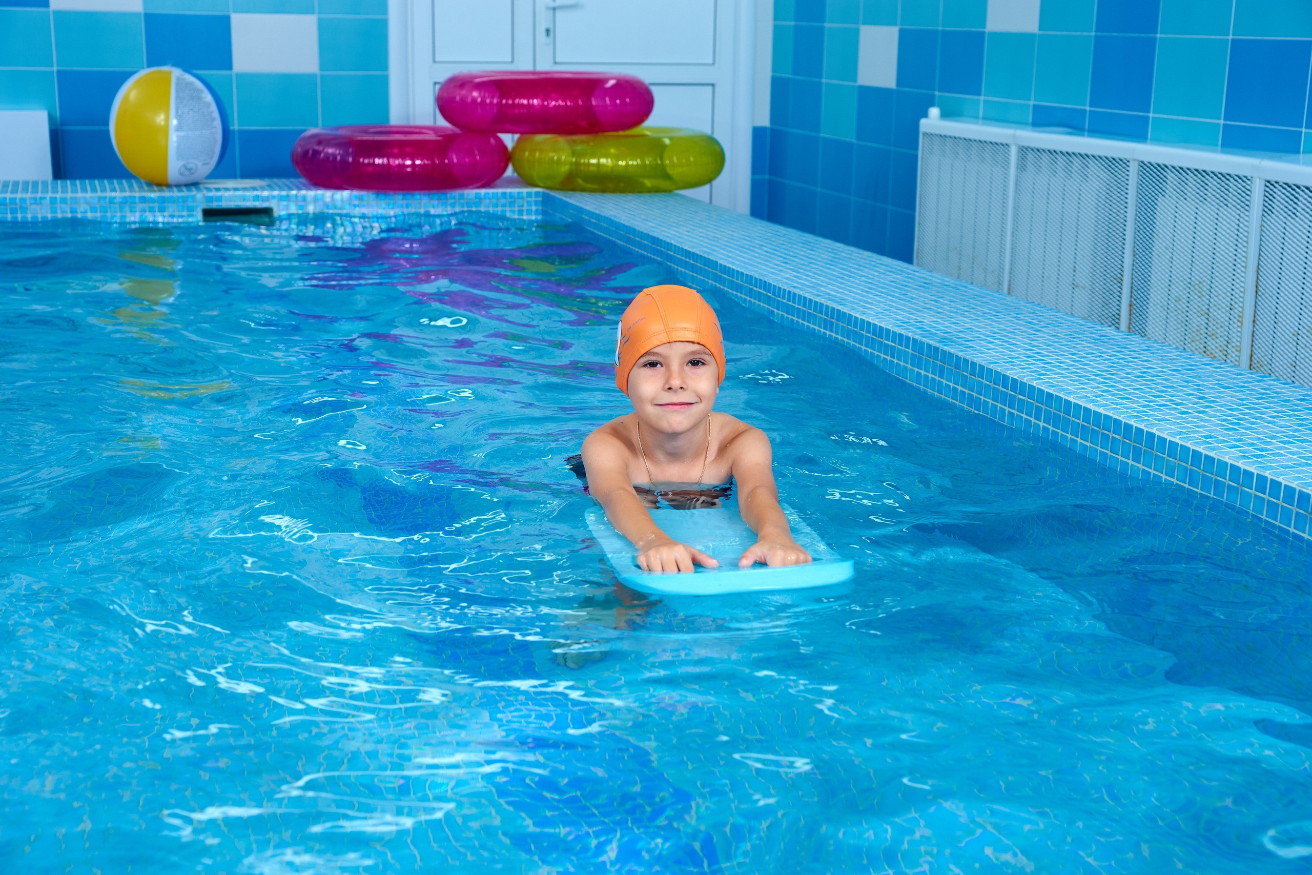 Занятие в бассейне. Childrenfoto.ru