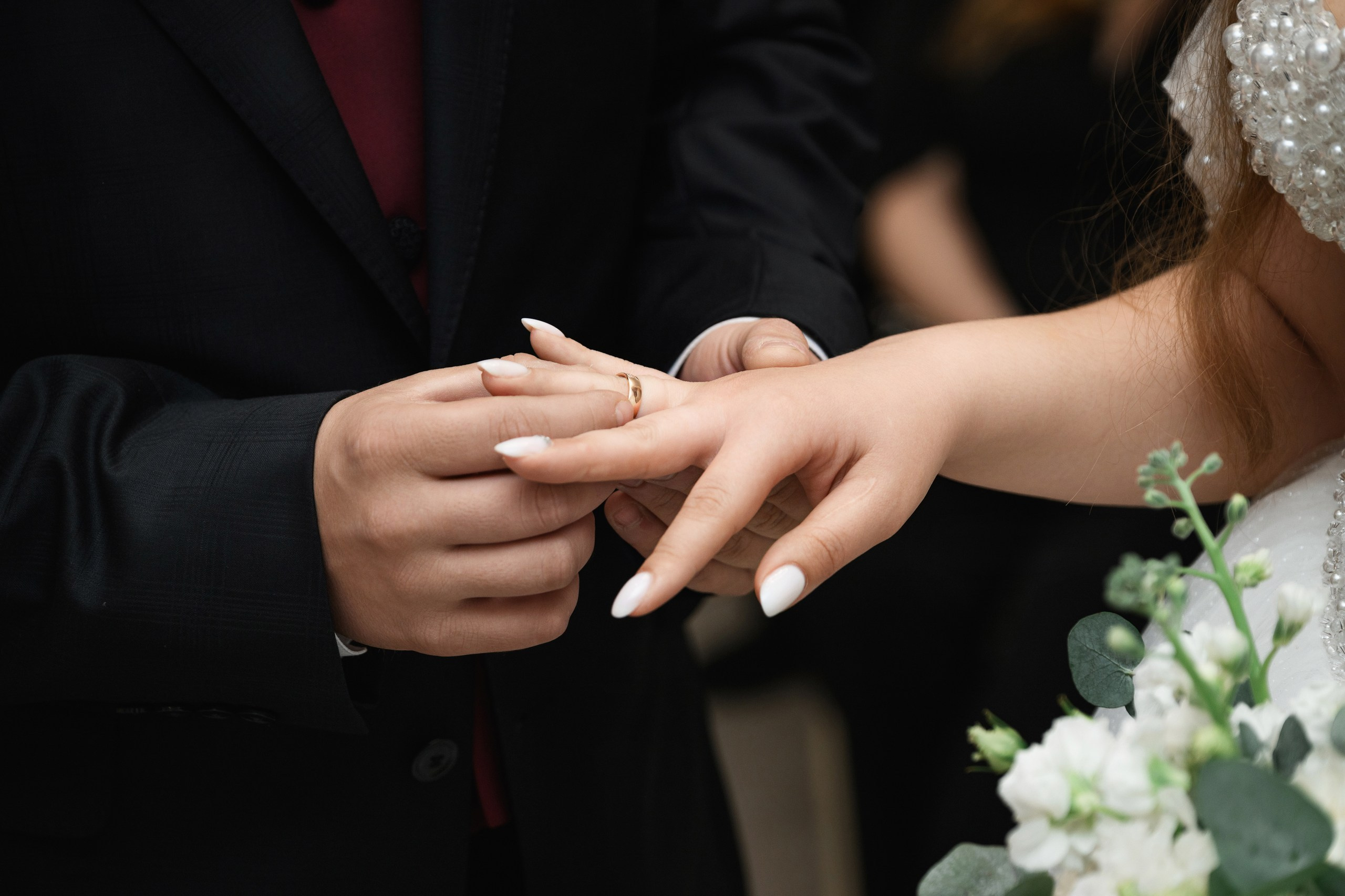 Фотосъемка свадьбы в Петропавловске-Камчатском. Свадебная фотосъемка на фоне вулканов в Петропавловске-Камчатском. Профессиональная репортажная съемка свадьбы в Петропавловске-Камчатском. Эмоциональные свадебные фотографии в Петропавловске-Камчатском. Стоимость услуг свадебного фотографа в Петропавловске-Камчатском.