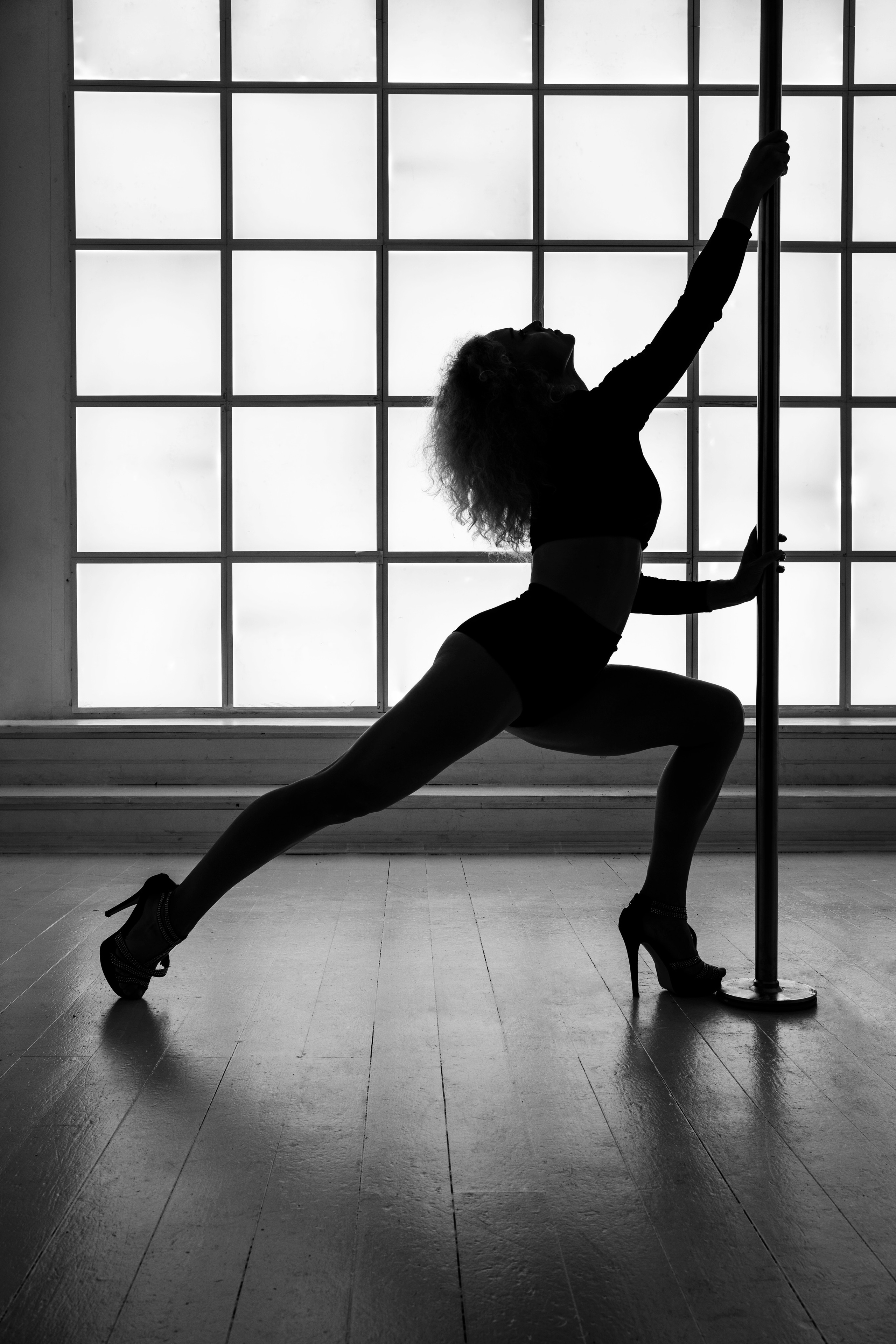 Ира (пилон), B&W. Фотограф в Москве Ткаченко Владимир