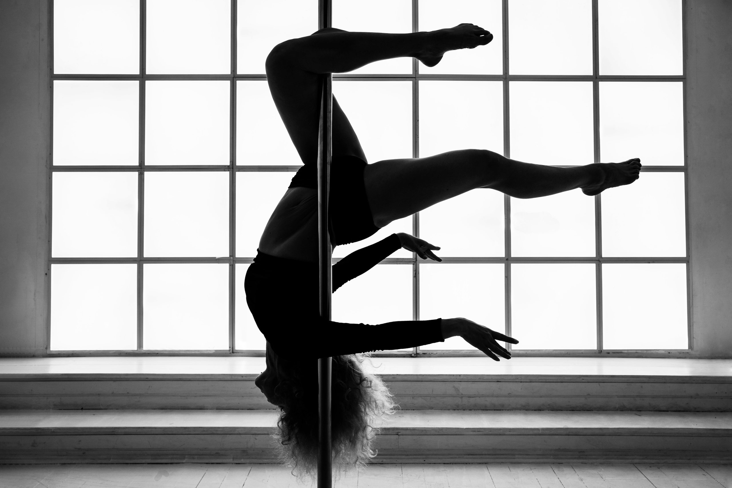 Ира (пилон), B&W