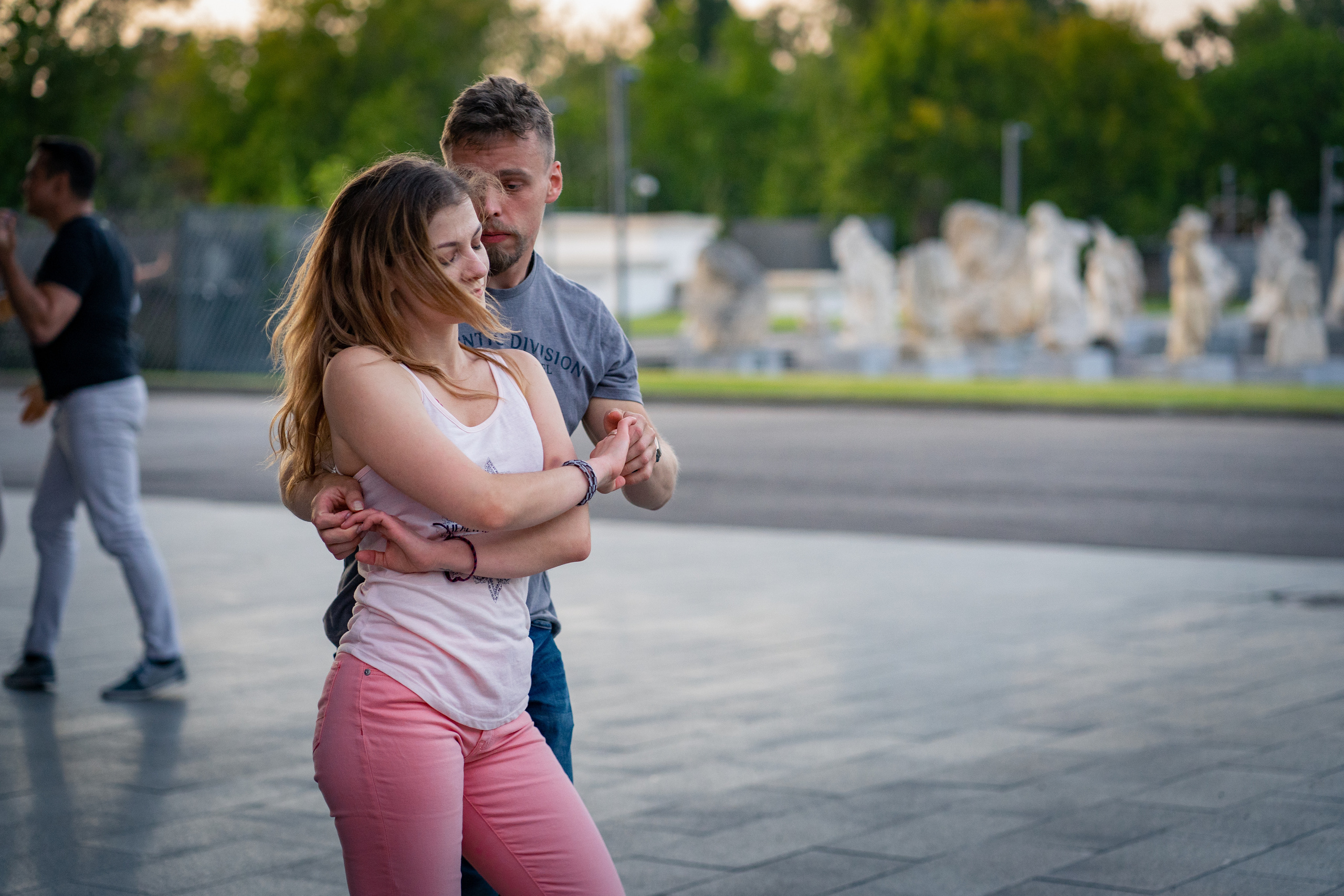 Вечерние танцы в парке Музеон