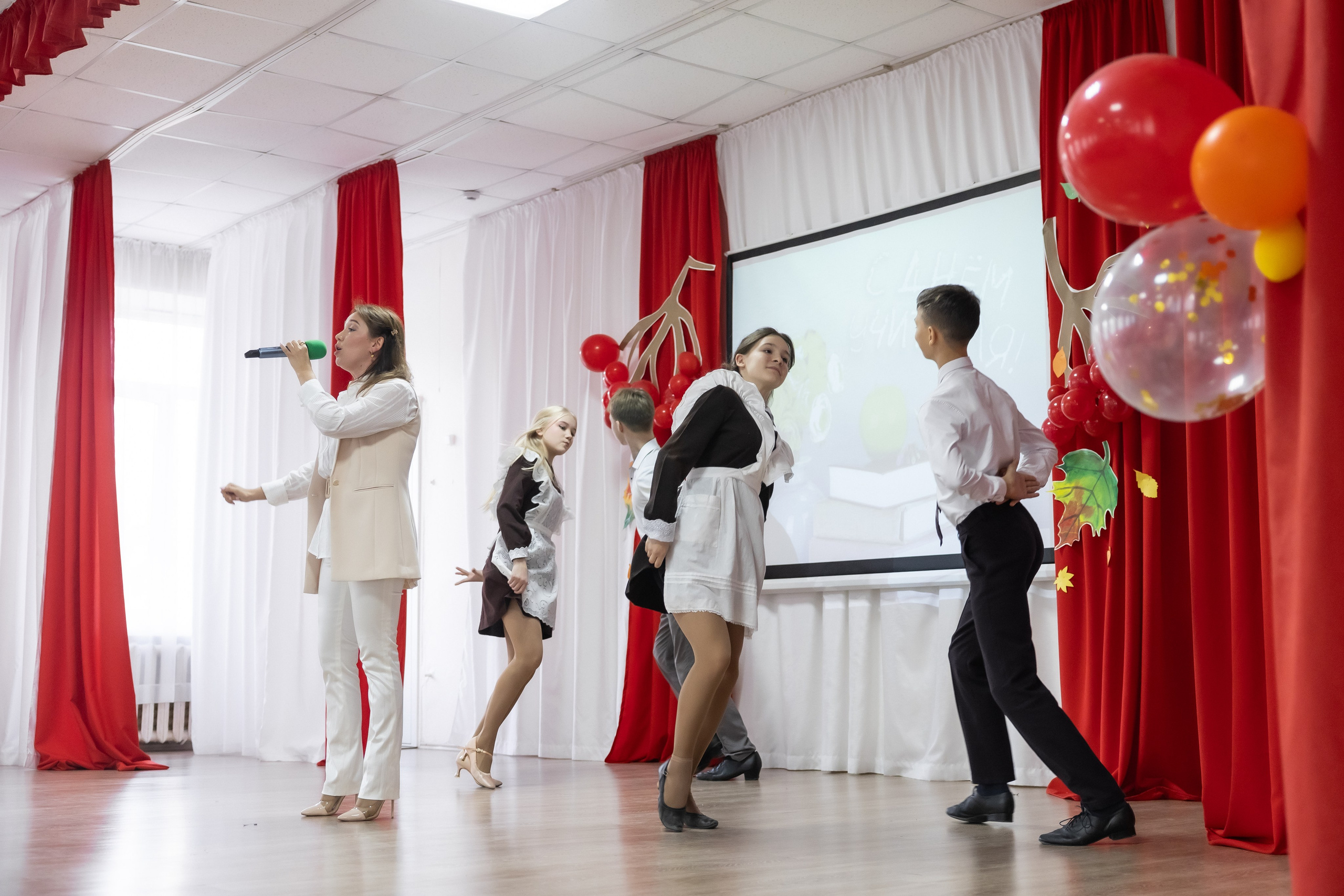 День учителя. Школа 31. Октябрь 2024. Свадебный и Семейный фотограф г. Ижевск Гульназ Солдатова. Гульназ фото