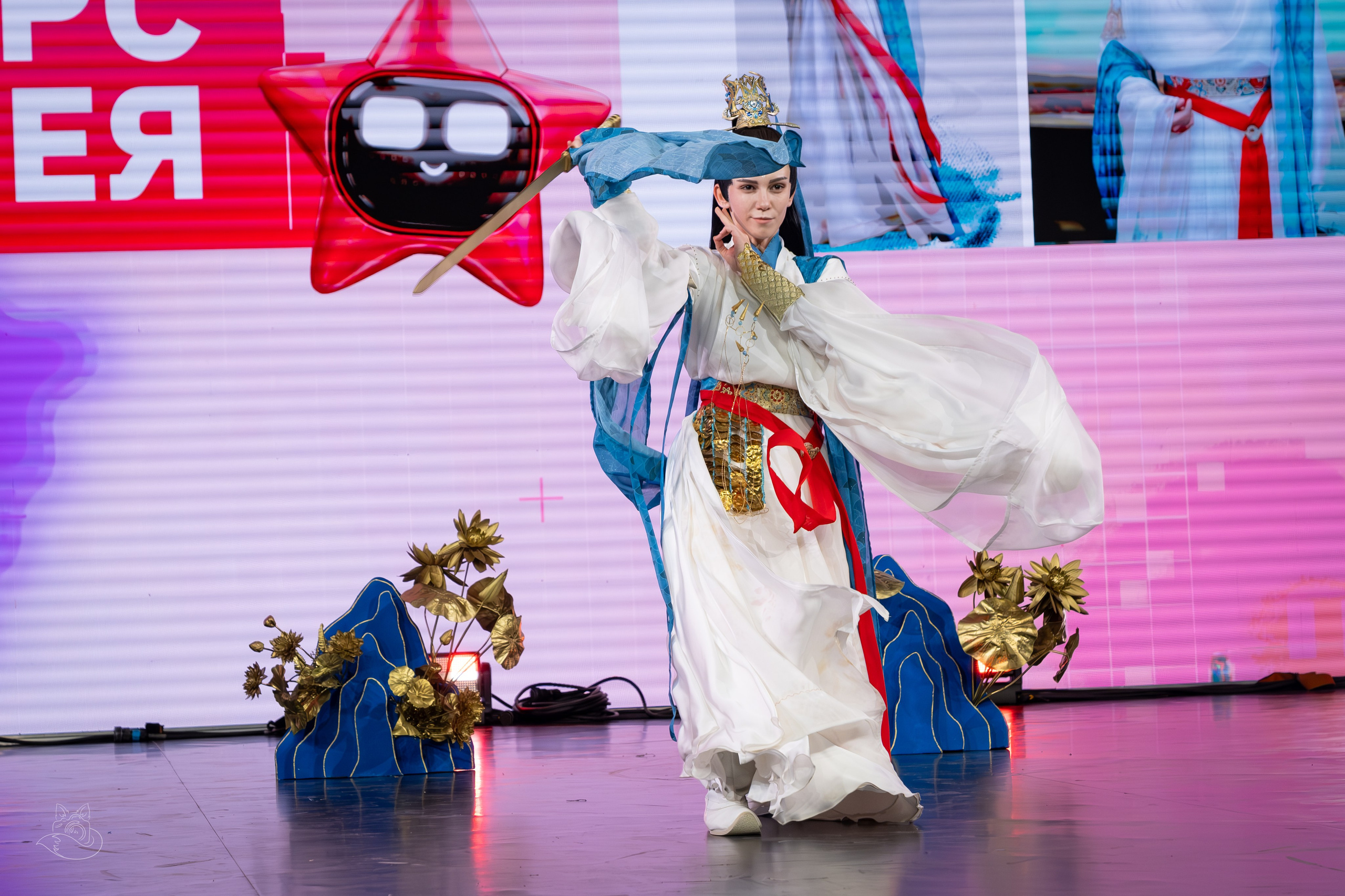 Сцена РЭД ЭКСПО 2024. Косплей фотограф