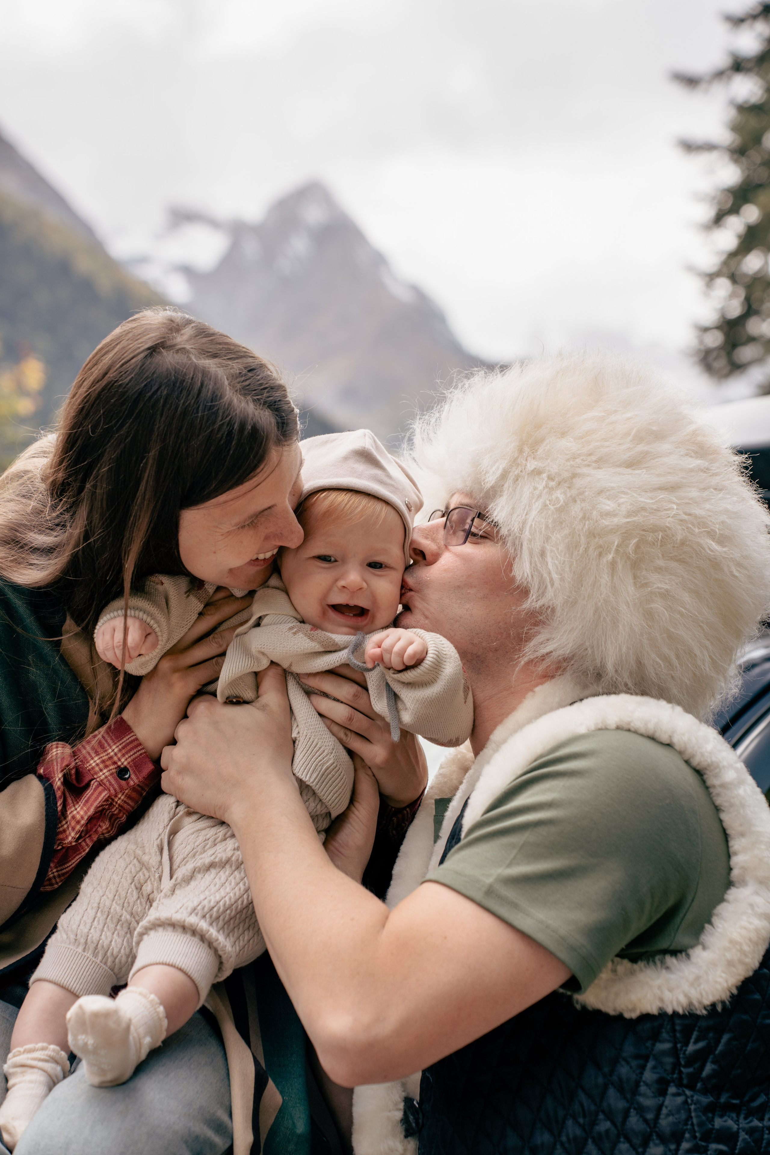 Семейная фотосессия в Домбае. Фотограф КМВ|ГОРЫ Пятигорск Железноводск Ессентуки Кисловодск Домбай Архыз Эльбрус