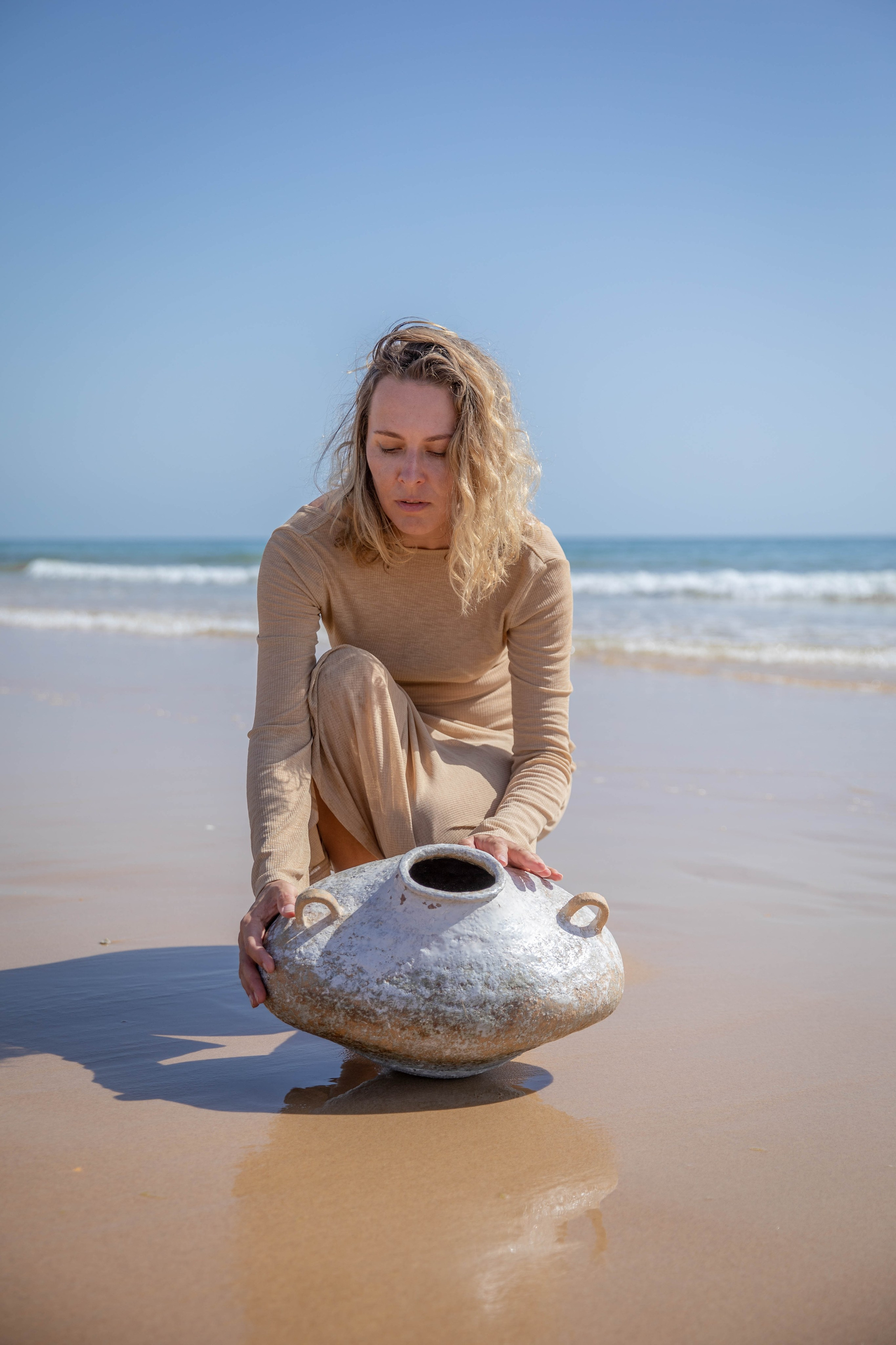 VAVA × Oksana Lomnova — A Creative Collaboration by the Ocean. Professional Photographer in Portugal. Oksana Lomnova