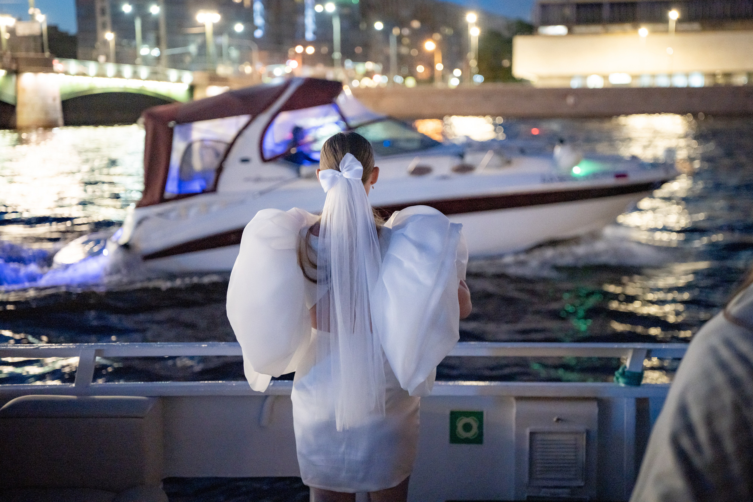 Красивые места для свадебной фотосессии летом в Санкт-Петербурге. Свадебный фотограф Александр Невский в Санкт-Петербурге