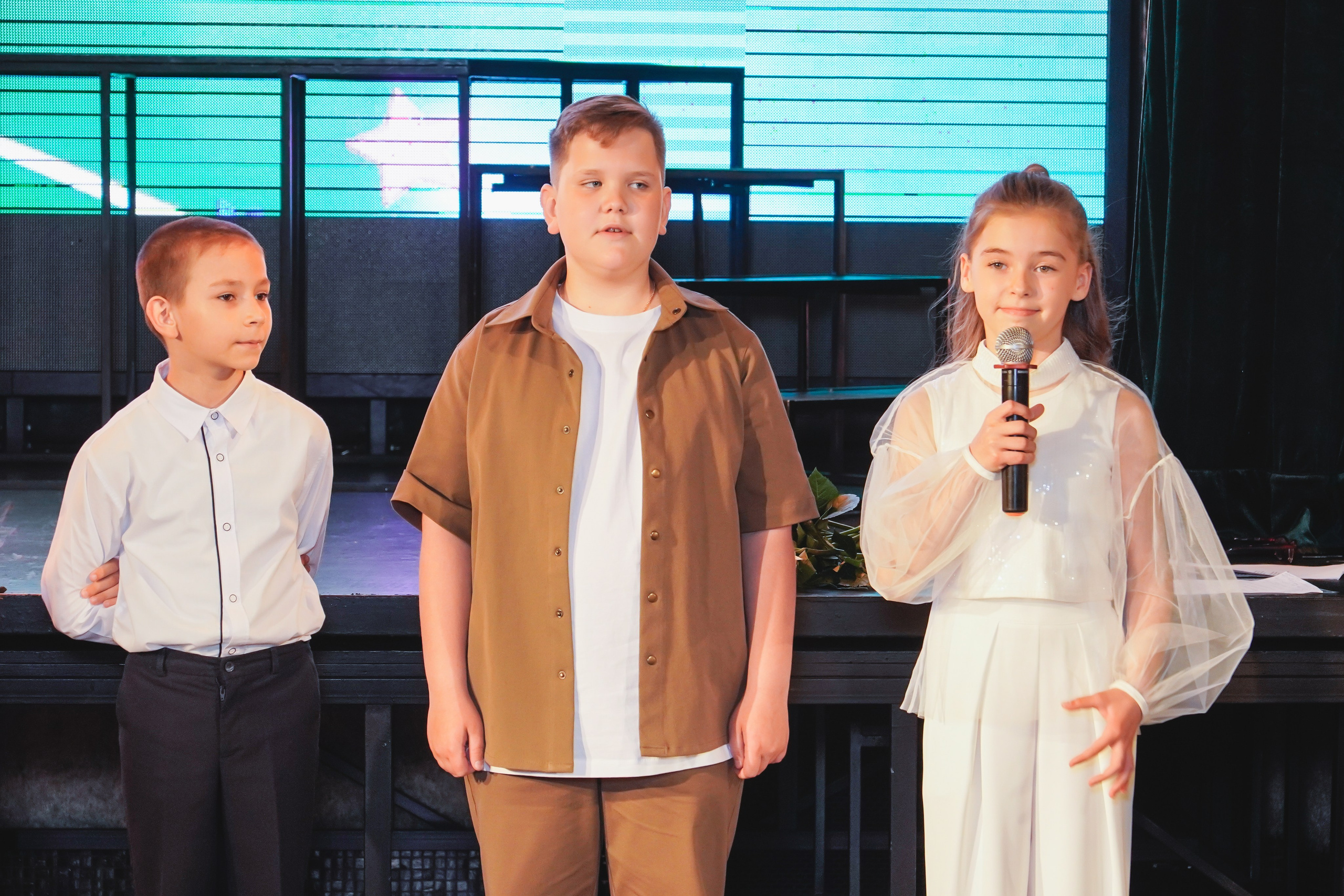 Выпускной. Занимаюсь профессиональной фотографией и живу рядом с Байкалом. Работаю в разных жанрах