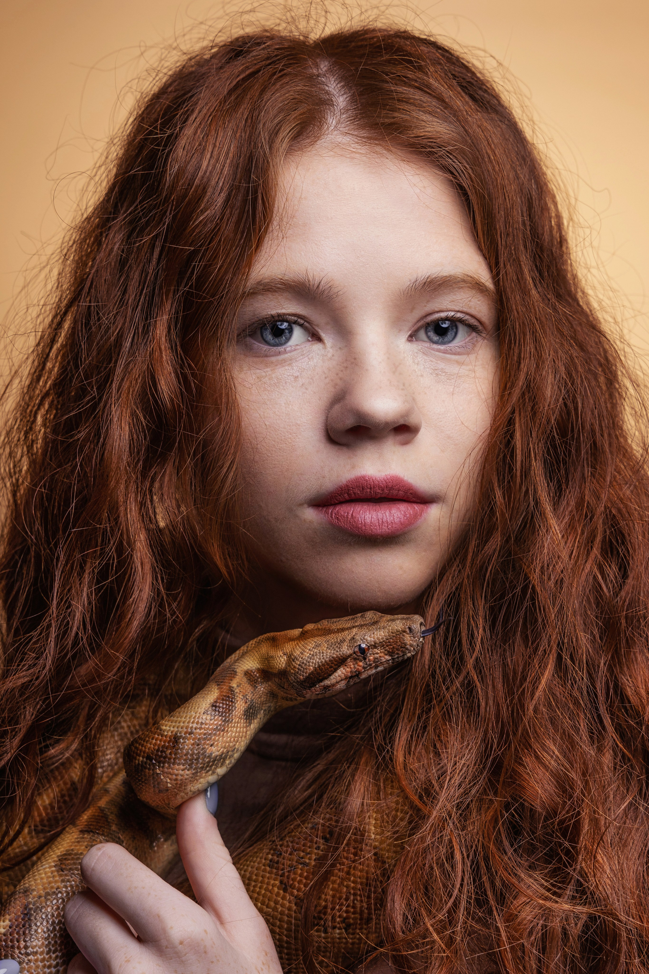 Сделать портрет в Зеленограде. Фотосъемка на портрет. Красивый портрет. Портретная фотосъемка. Фото на документы в Зеленограде. Фото на паспорт. Портретная фотостудия ЛукБук. Деловой портрет. Семейный портрет. Предметная фотосъемка