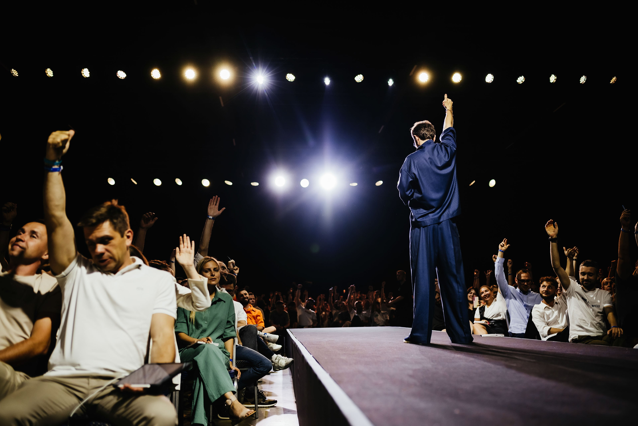 Виталий Кривцов Профессиональный репортажный фотограф сниму ваше мероприятие стильно, эмоционально и креативно. Репортажный, event, концертный и backstage фотограф из Москвы Виталий Кривцов