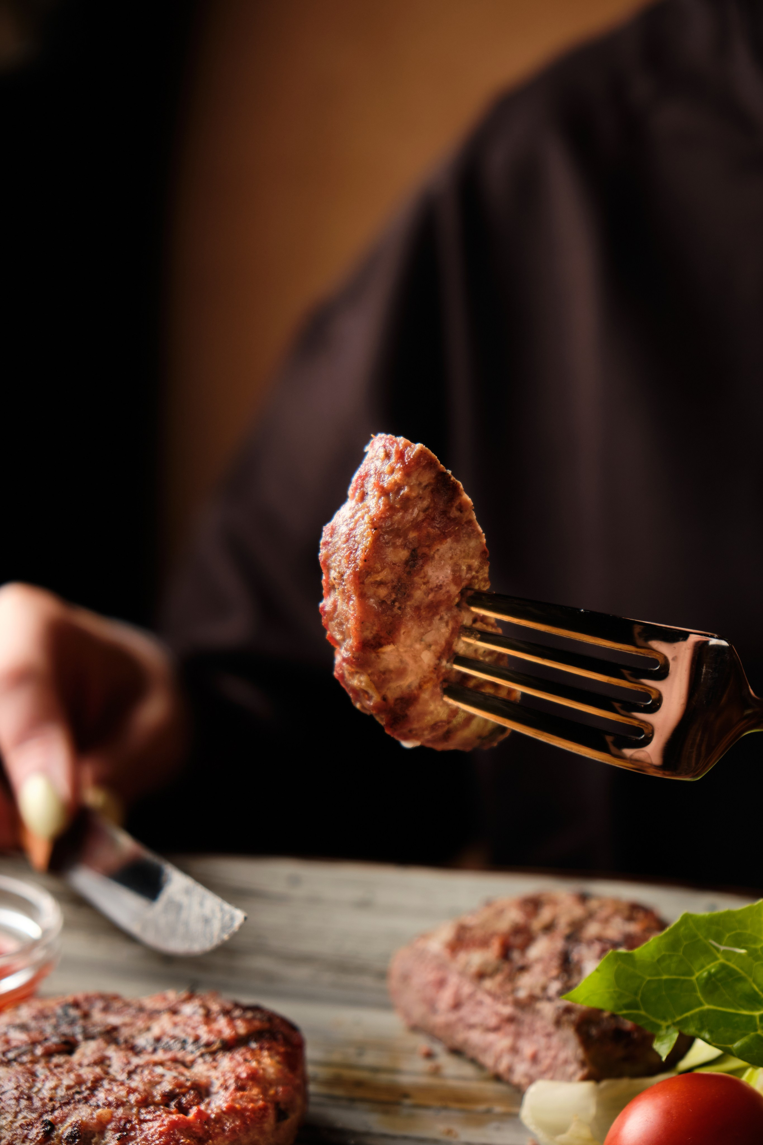 რესტორნის ფოტოგადაღება ბურგერებითა და გრილ მენიუთი | ფუდ ფოტოგრაფი და ინტერიერები თბილისი. კომერციული ფოტოგრაფი თბილისი | კერძებისა და პროდუქციის გადაღება | გორბაჩოვი ვიტალი