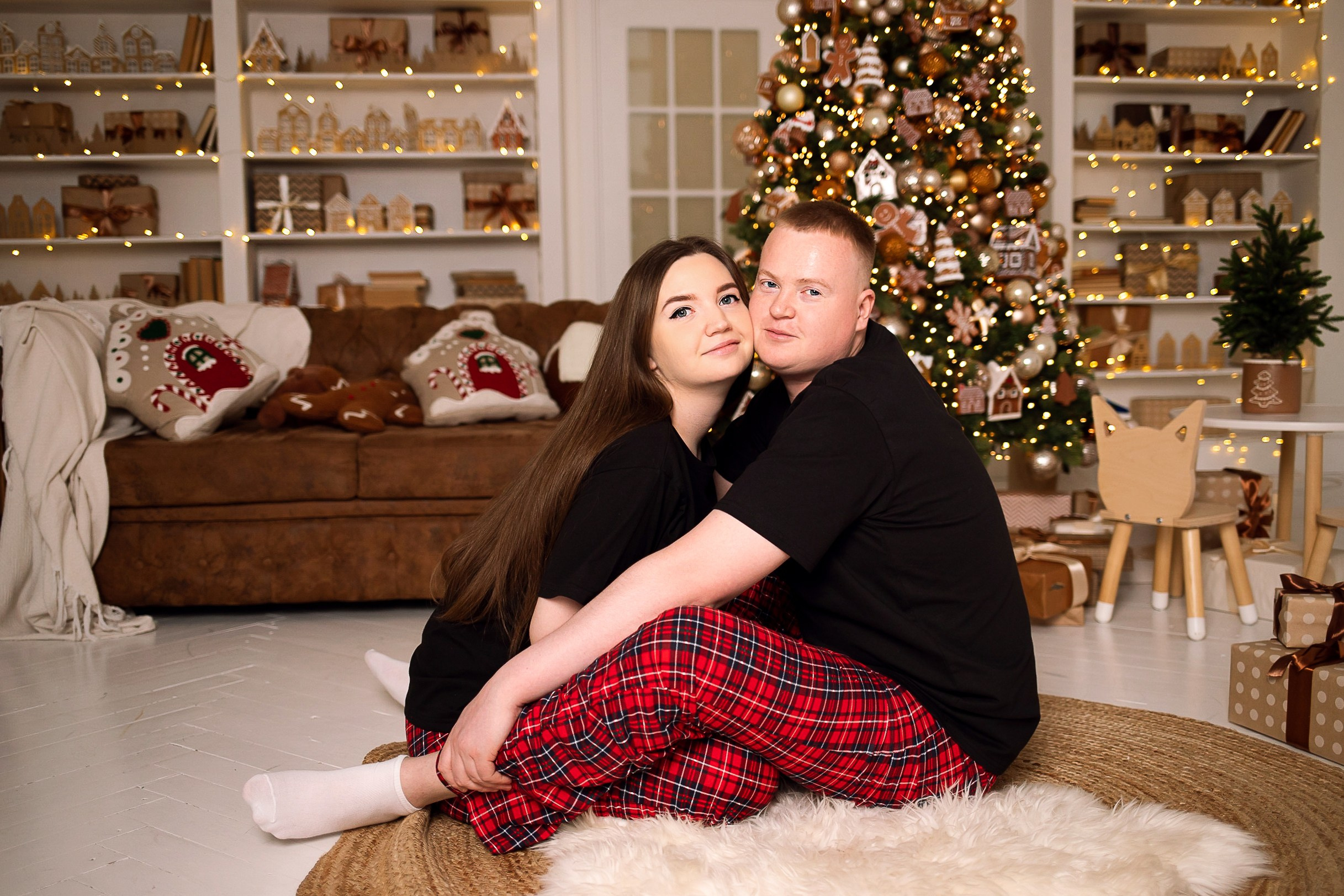 Семейная фотосессия в студии. Фотограф новорожденных в Новосибирске