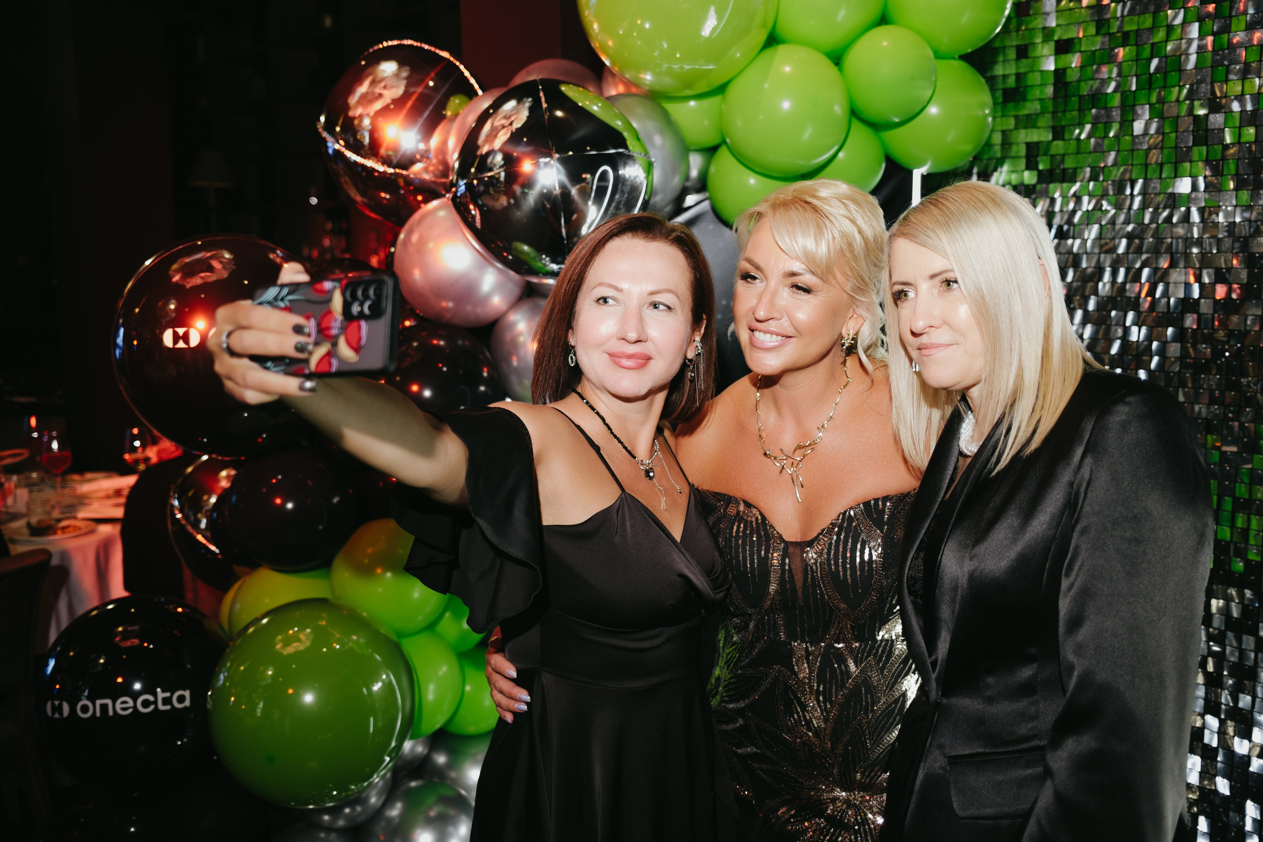 Корпоратив в Сириусу (Адлер) 10 лет компании. Свадебный фотограф Денис Ожигин в Краснодаре и крае. Эмоциональная и стильная съемка вашего дня