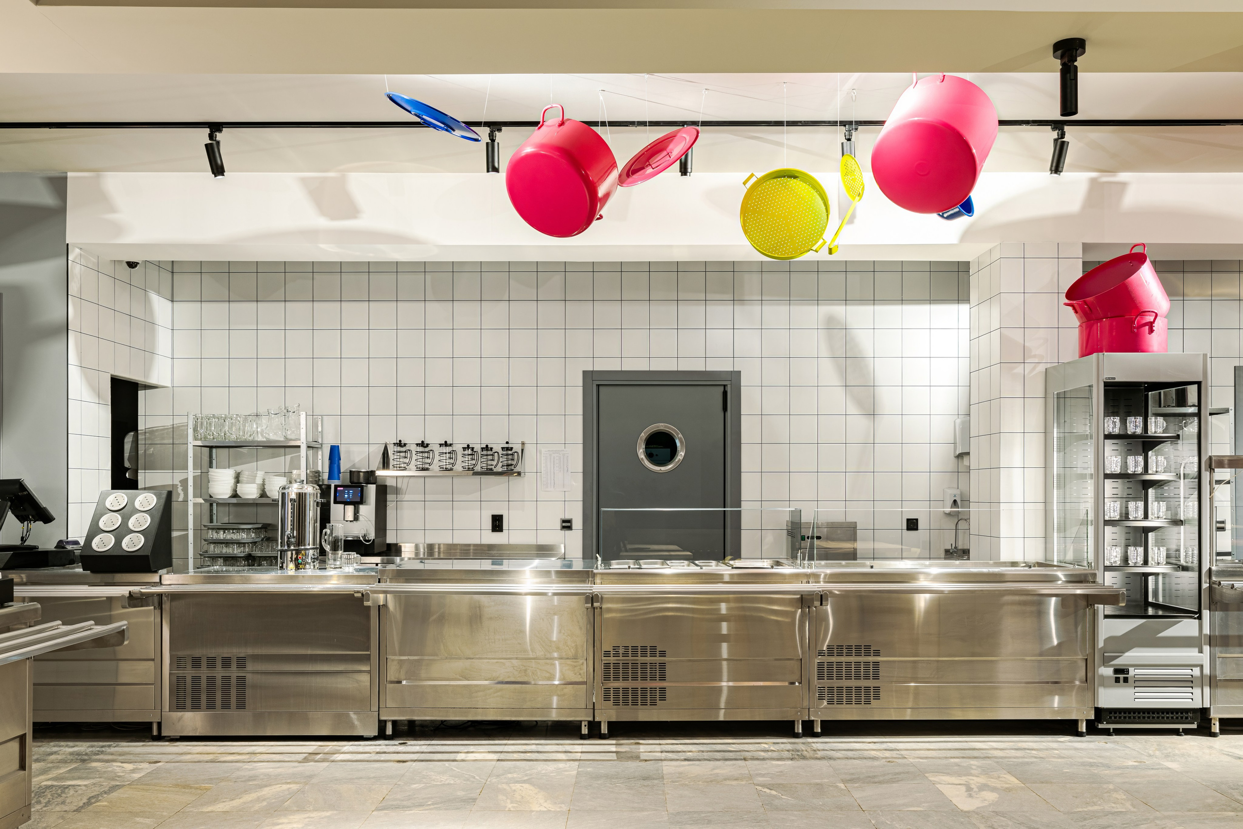 Столовая «Миска», г. Сыктывкар. Дизайнер Евгения Вылегжанина. Иван Благушин. Интерьерный и архитектурный фотограф в Москве и Санкт-Петербурге