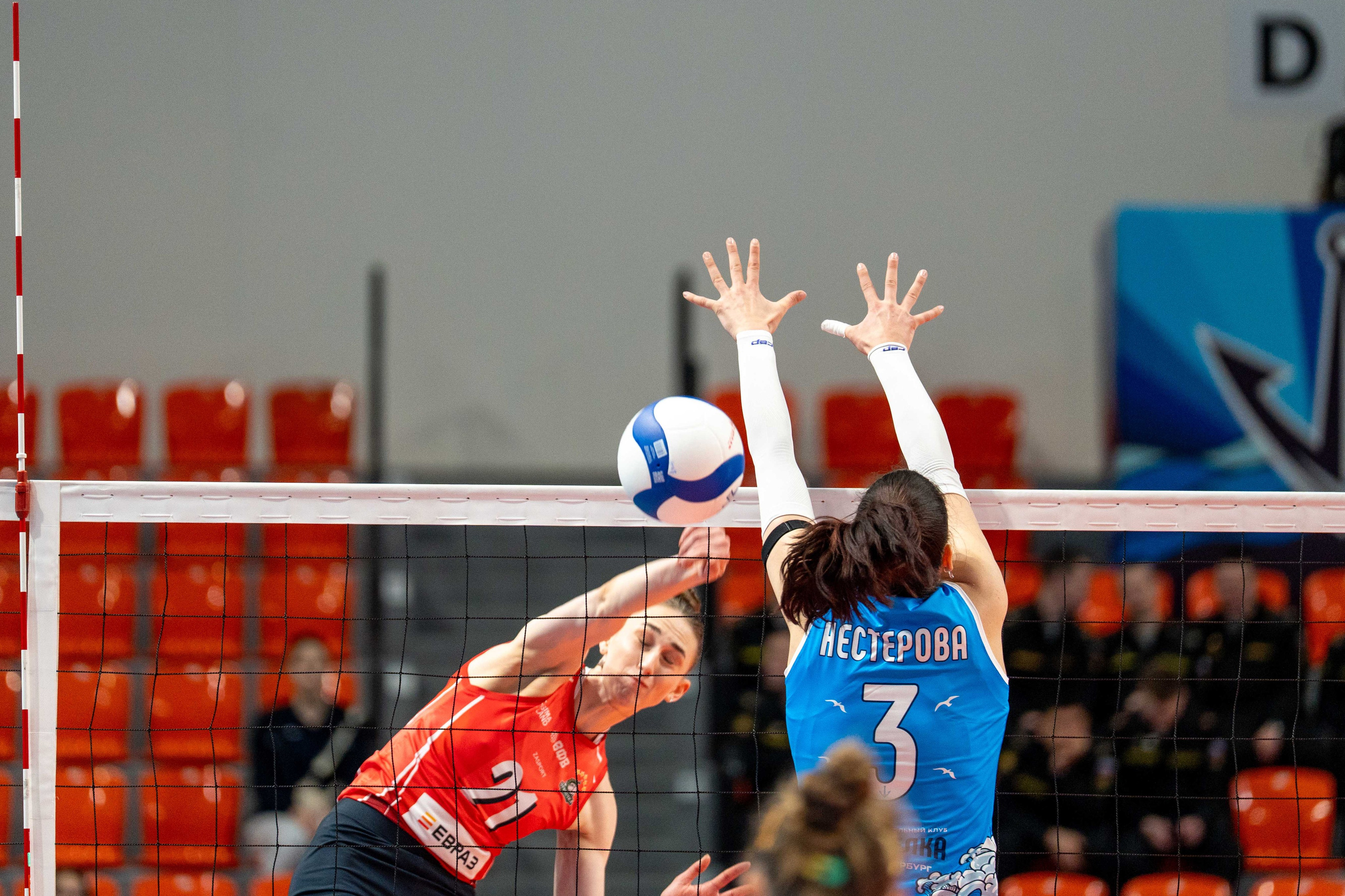 Корабелка — Уралочка-НТМК: фото с матча Суперлиги в Санкт-Петербурге | Антон Гауф. Спортивный фотограф в Санкт-Петербурге | Антон Гауф