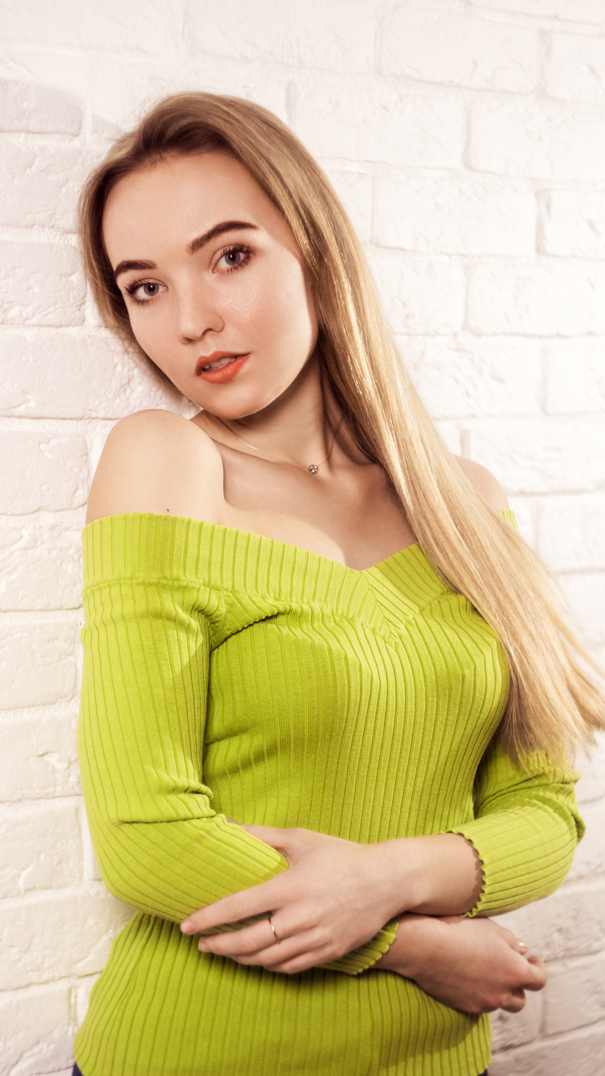 Девушка в студии