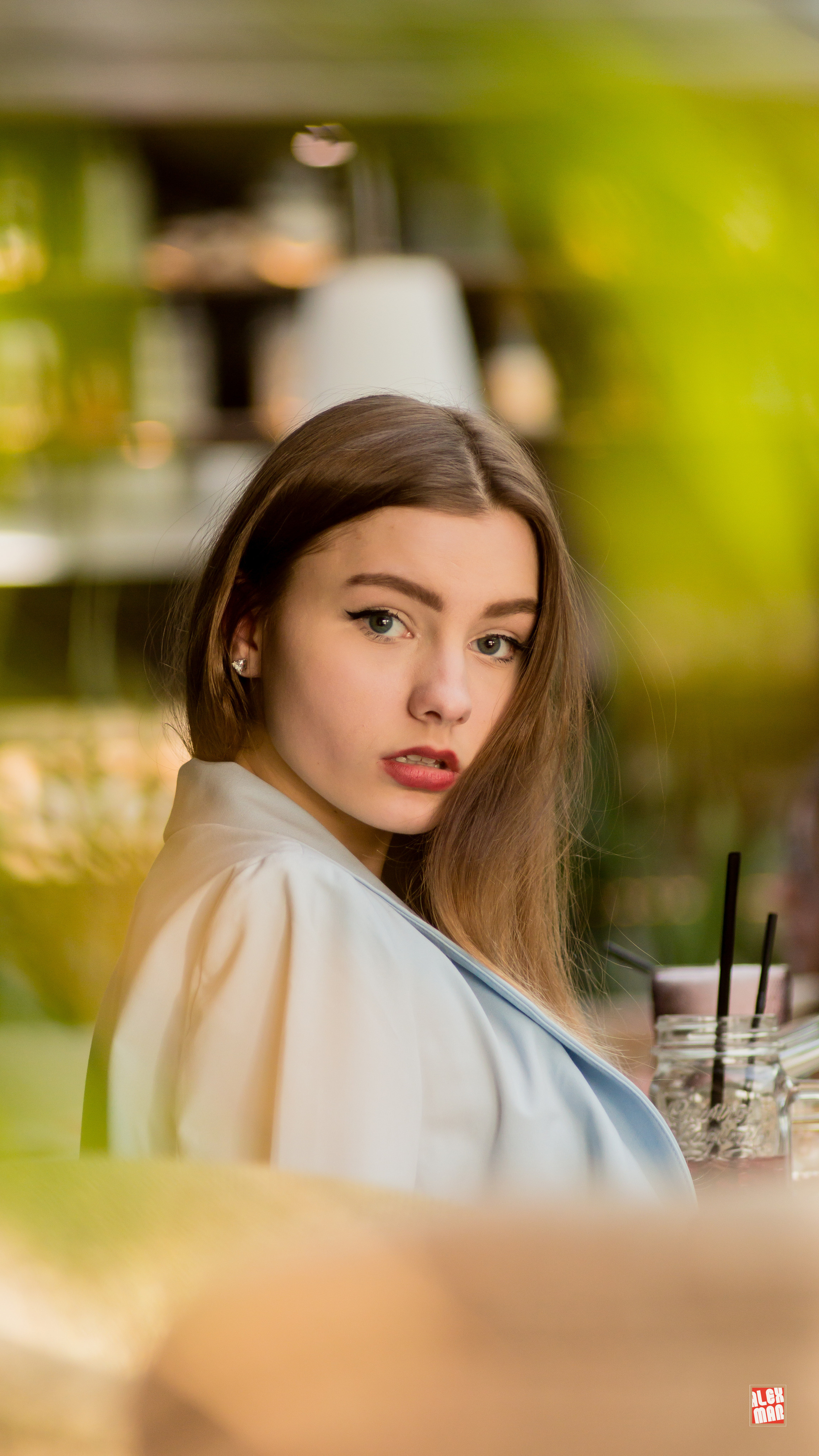 Девушка в ресторане 