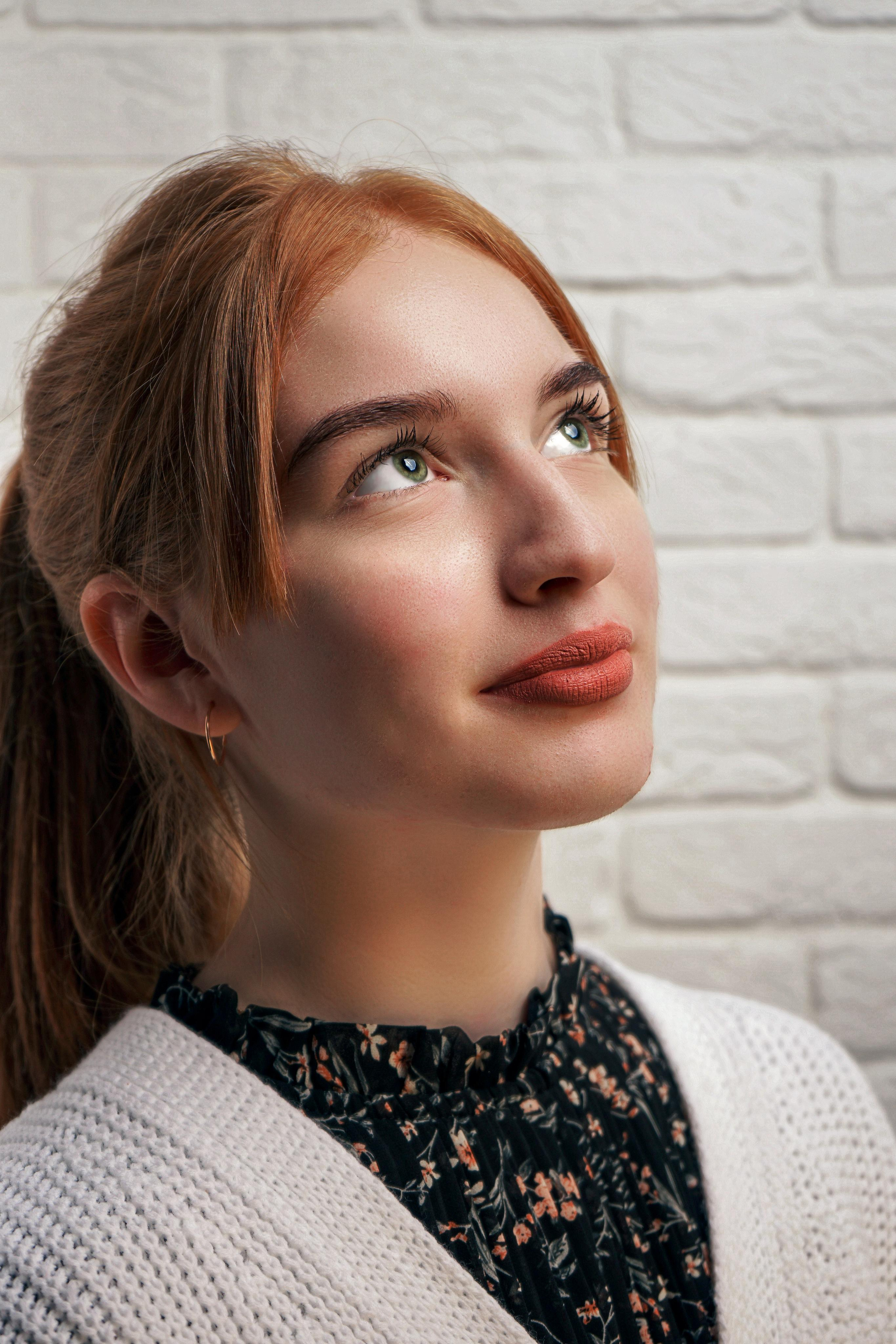 Рыжая девушка