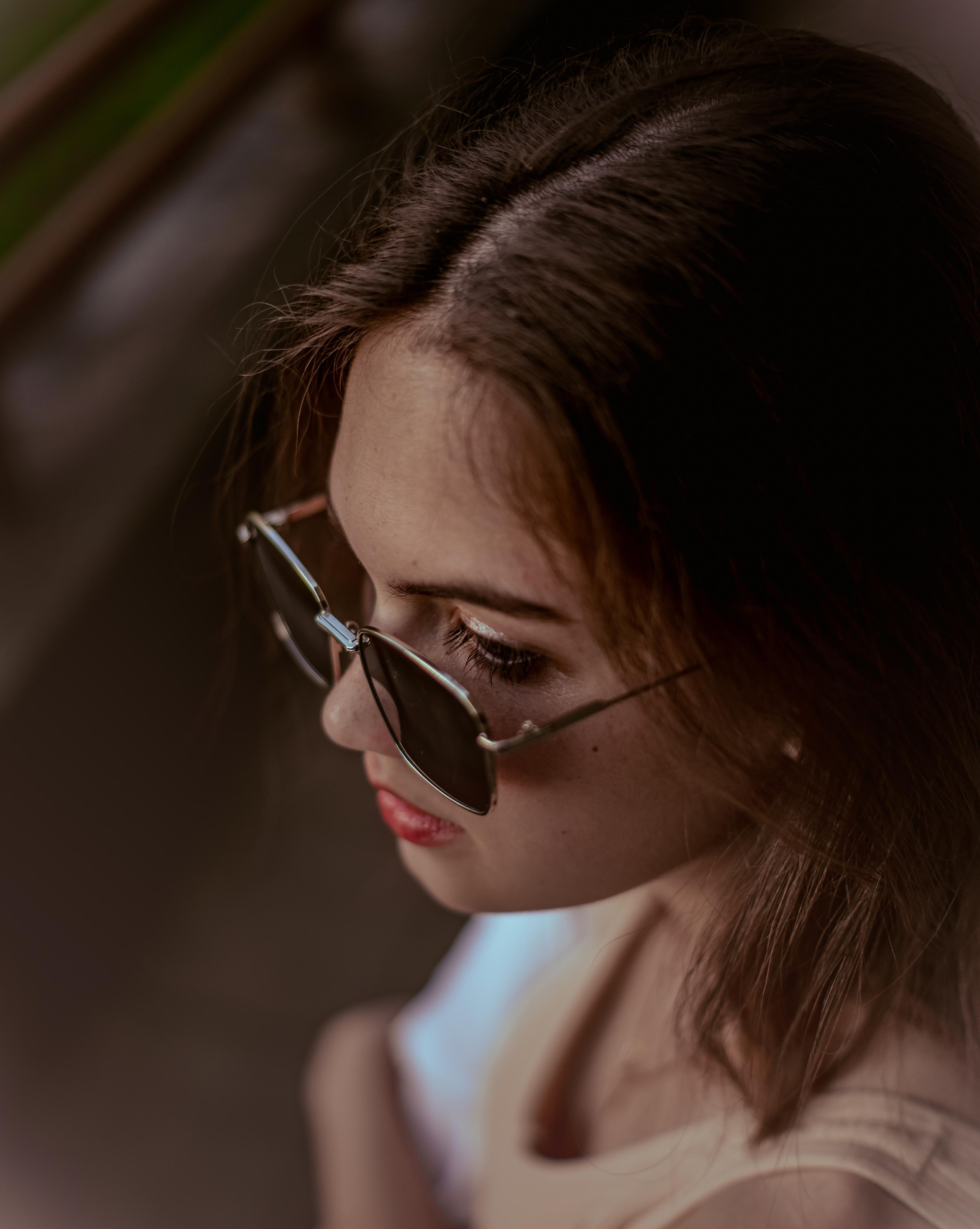 крупный портрет в солнечных очках