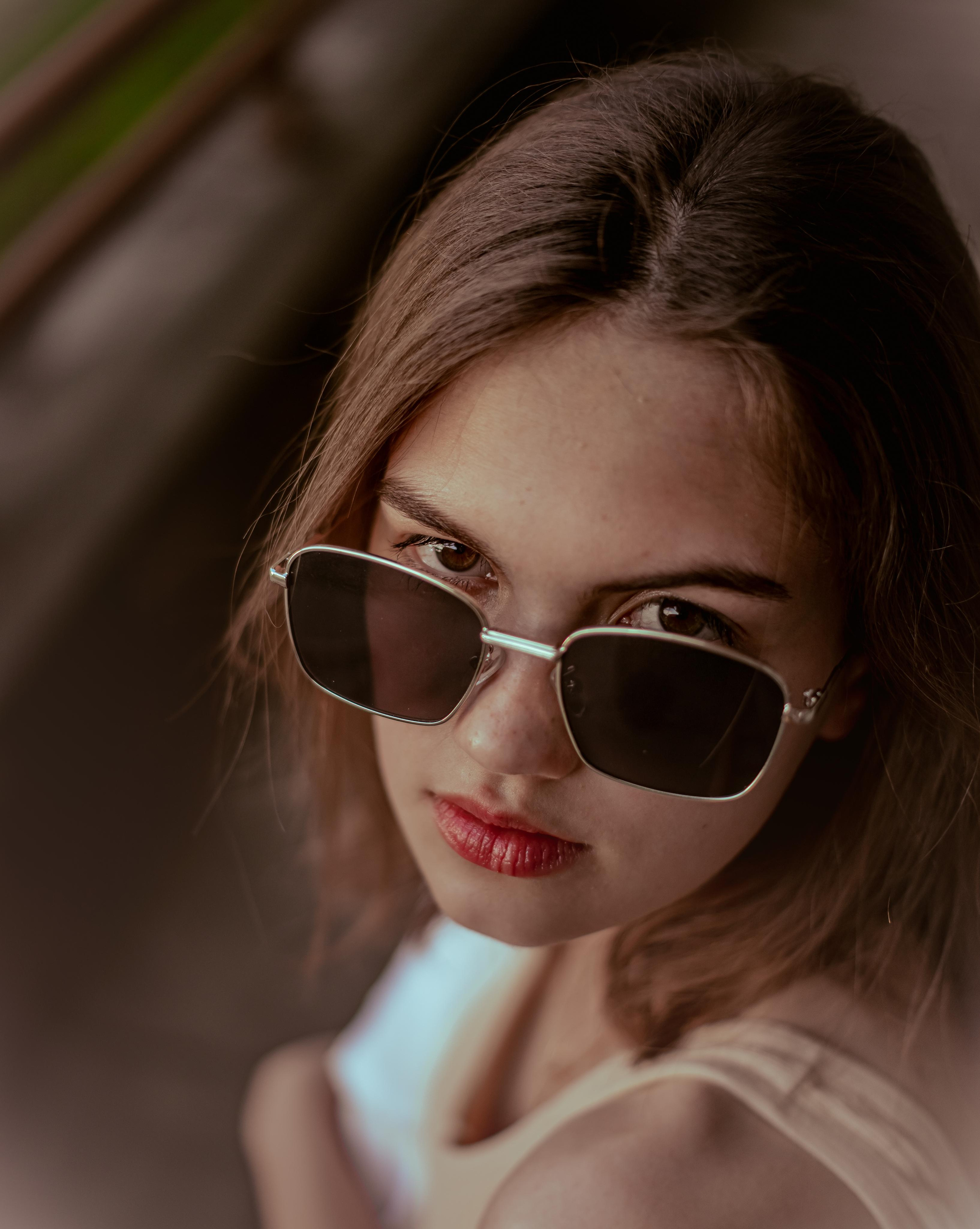 крупный портрет в солнечных очках