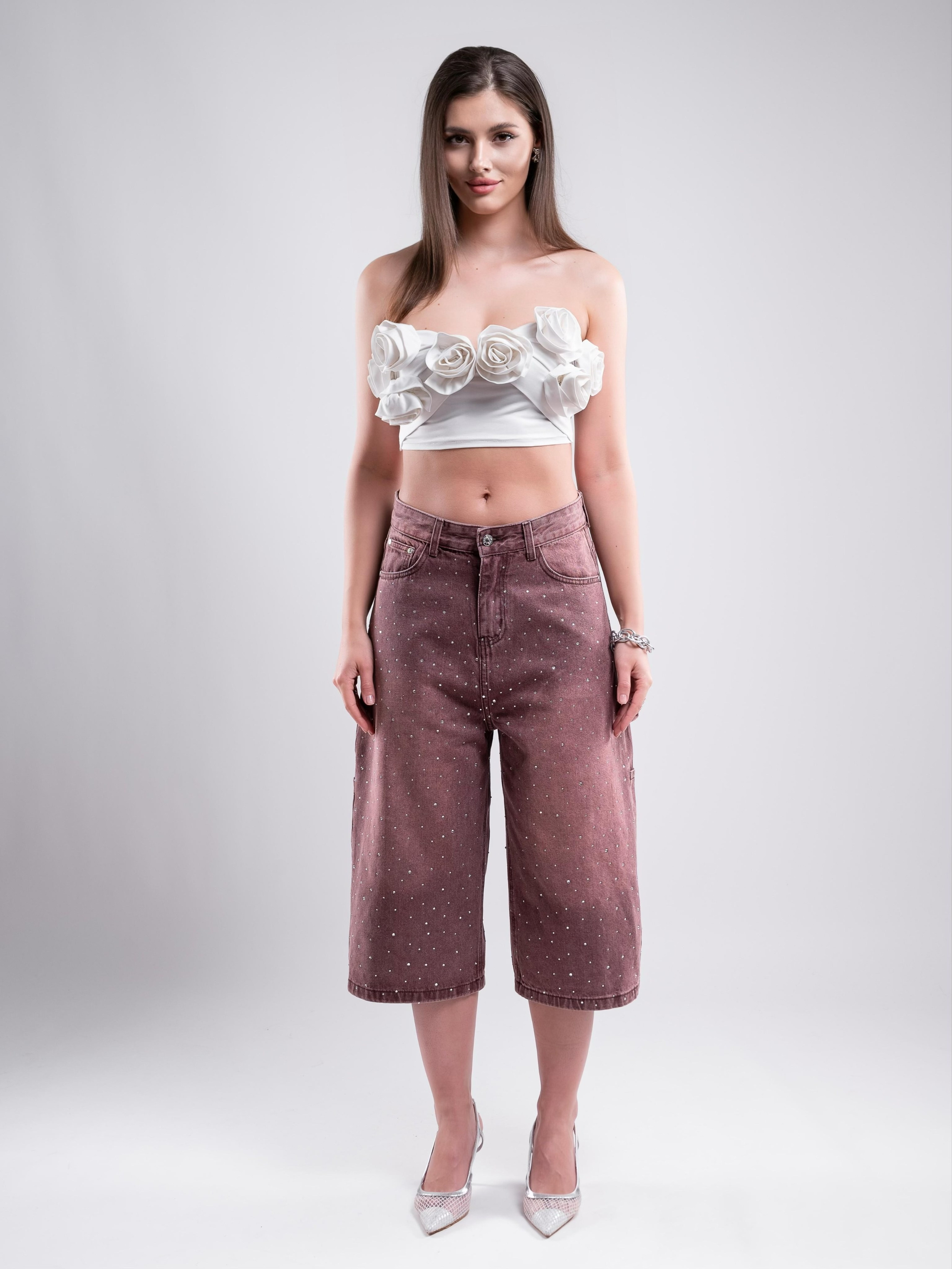 Джинсовые бриджи. Предметный фотограф, фото для маркетплейсов Пятигорск, КМВ