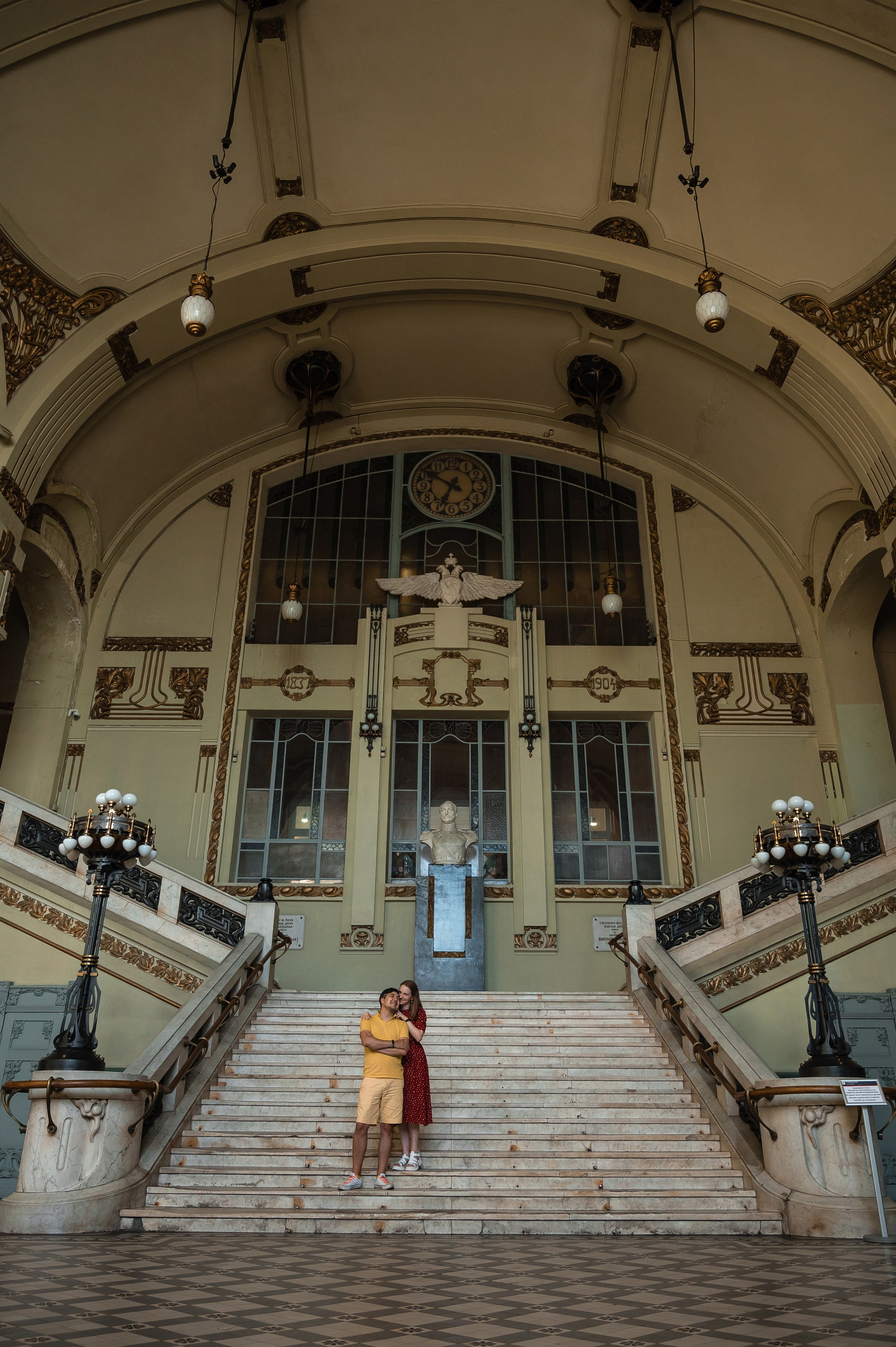 Пара на Витебском вокзале. Свадебный и семейный фотограф из Санкт-Петербурга Климов Анатолий