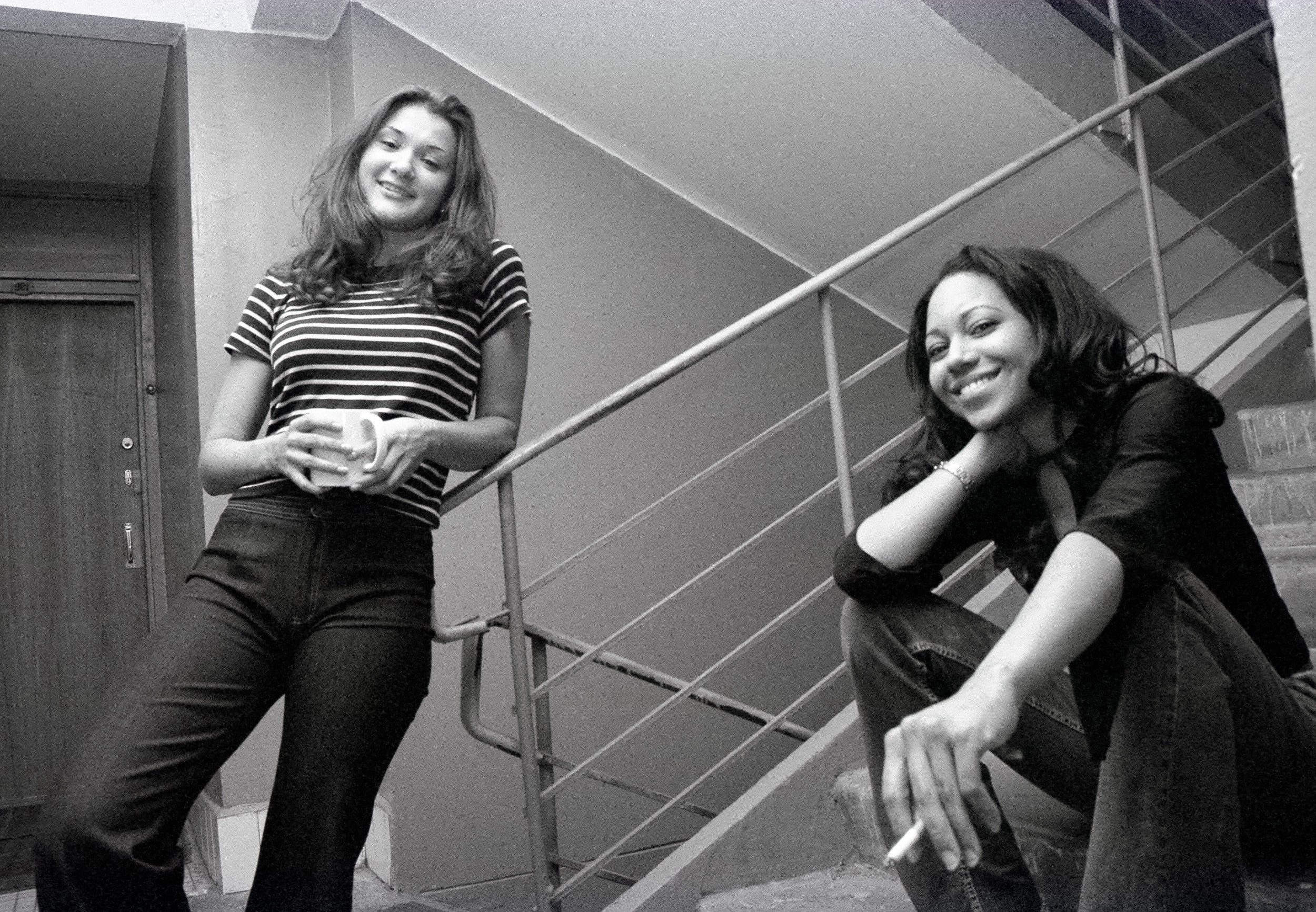 49 белых женщин