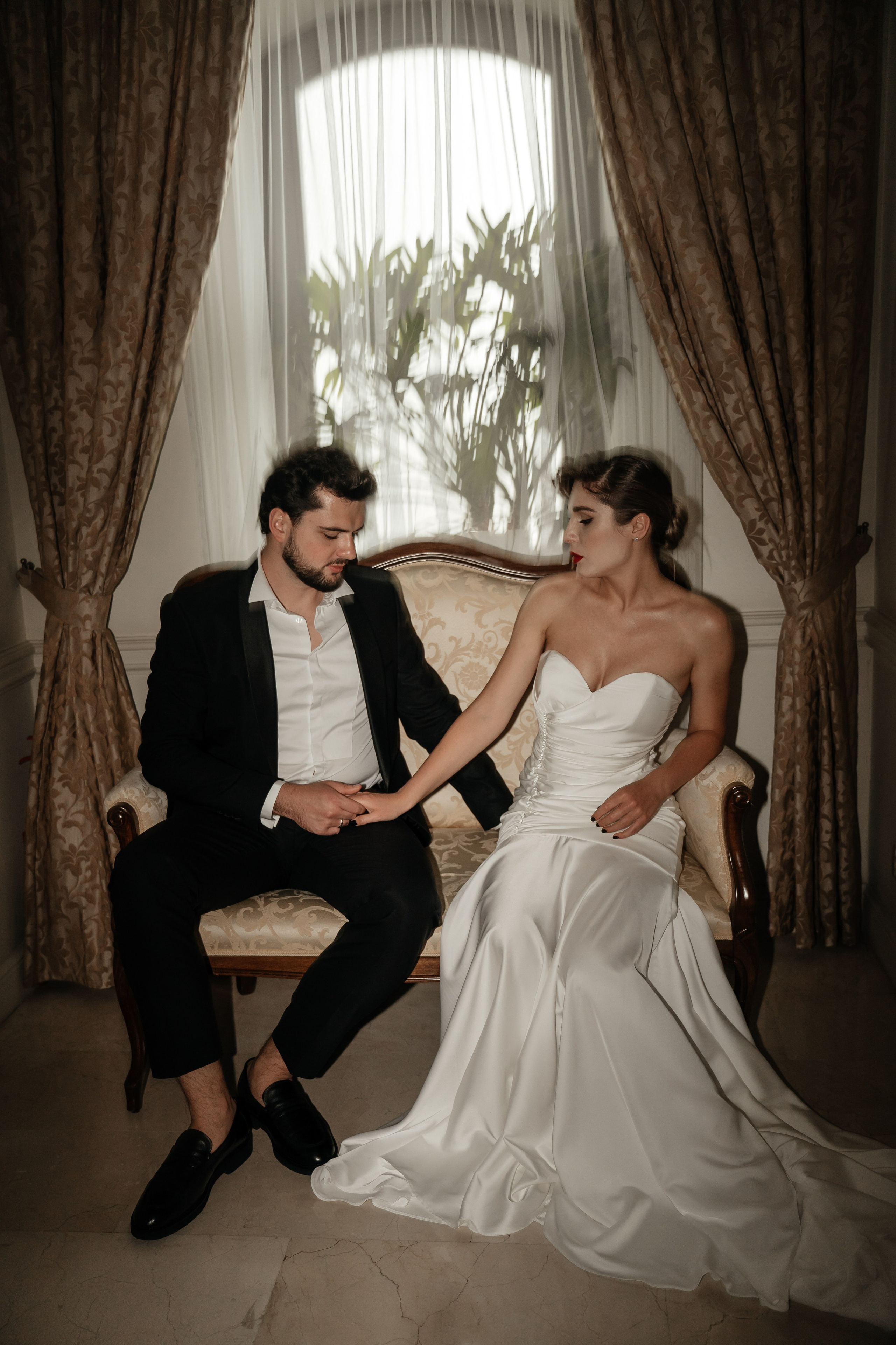 Классическая свадебная фотосессия в Крыму в Ялте Вилла Елена . Свадебная фотосессия Крым Москва ,свадьба в Крыму в старинном отеле . Свадьба для двоих в Крыму