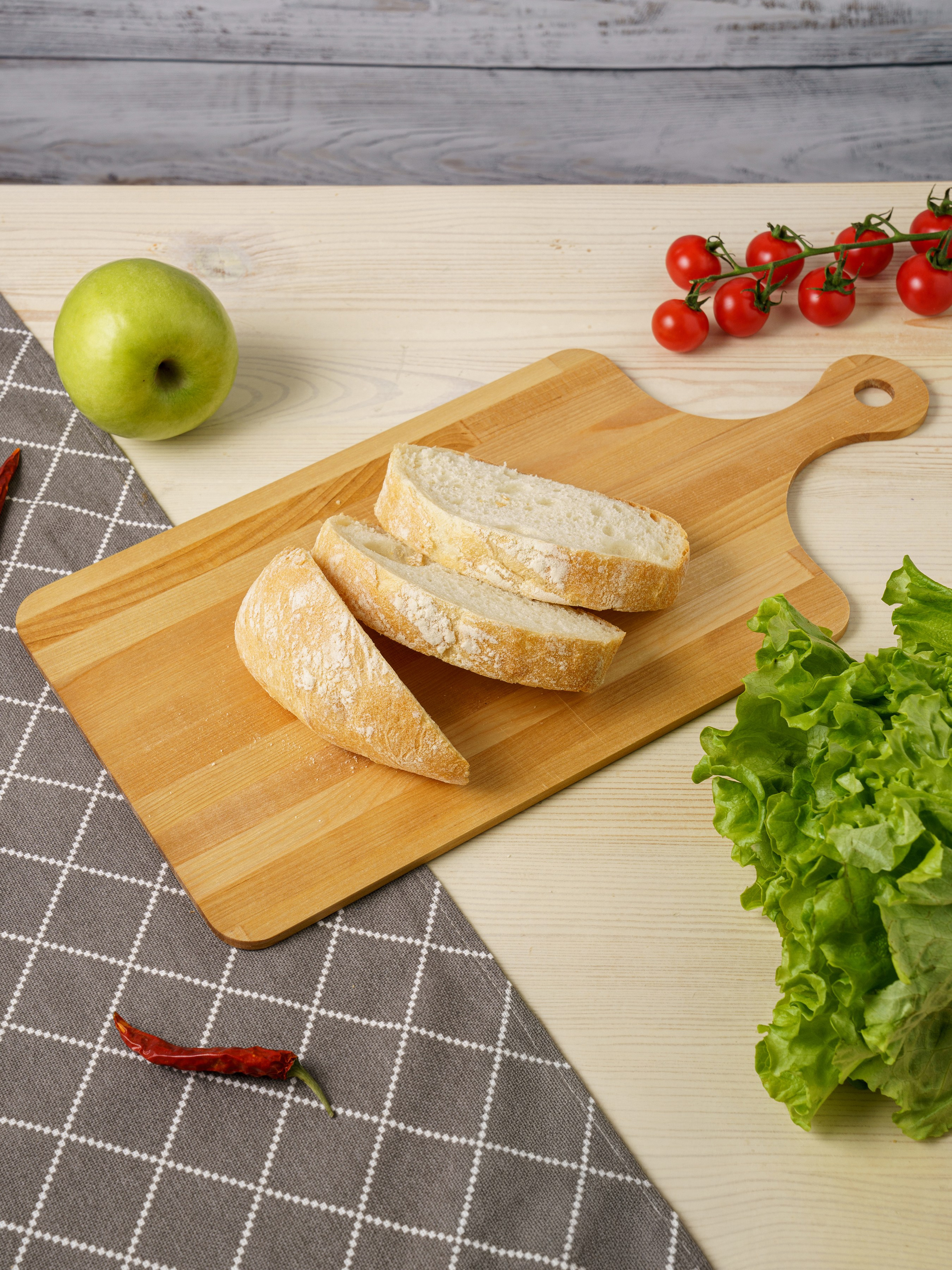 порезанный хлеб на доске