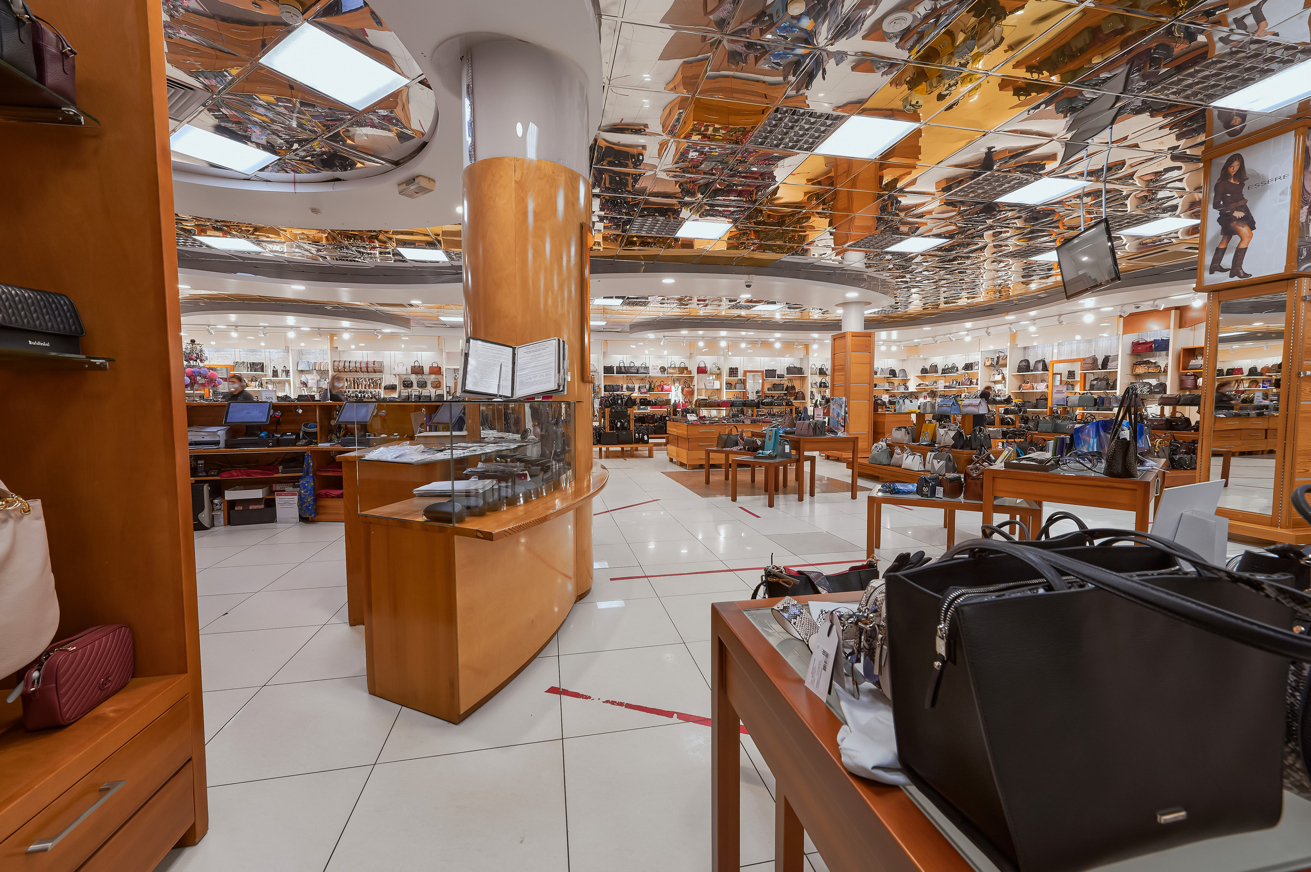 Портфолио по интерьерной и экстерьерной фотосъёмки: Мир Сумок — Правый берег. Фотограф Яковлев Роман — Красноярск