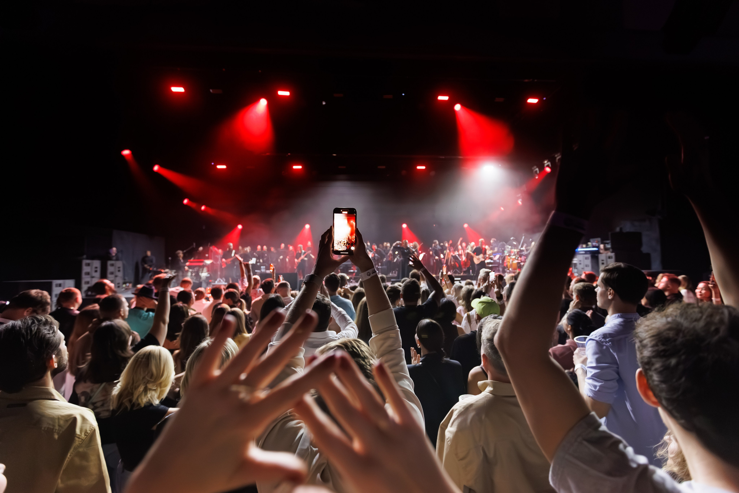 Concert Photography in Dubai — Anton Belyaev Live Performance. Evgen Yatsenko — Photographer in Dubai