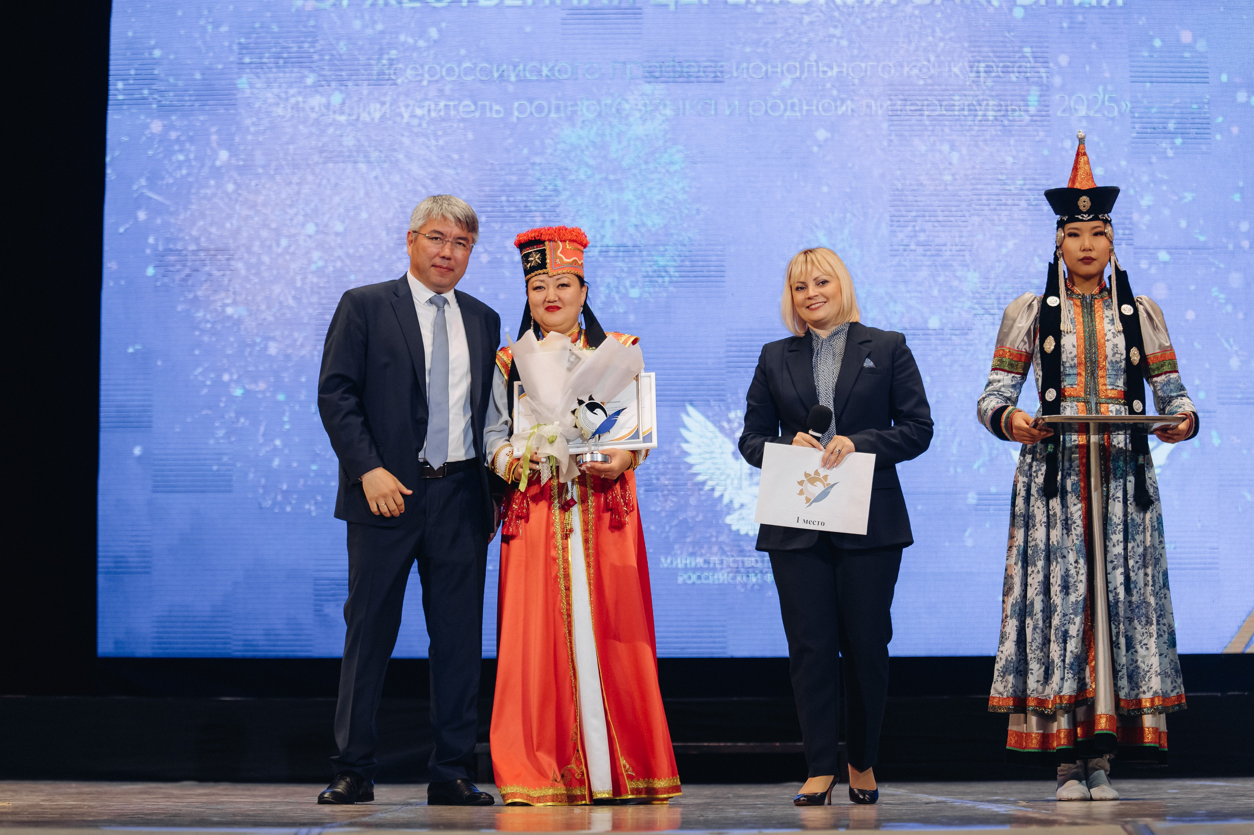 Лучший учитель родного языка и литературы 2025. Свадебный и семейный фотограф в Улан-Удэ