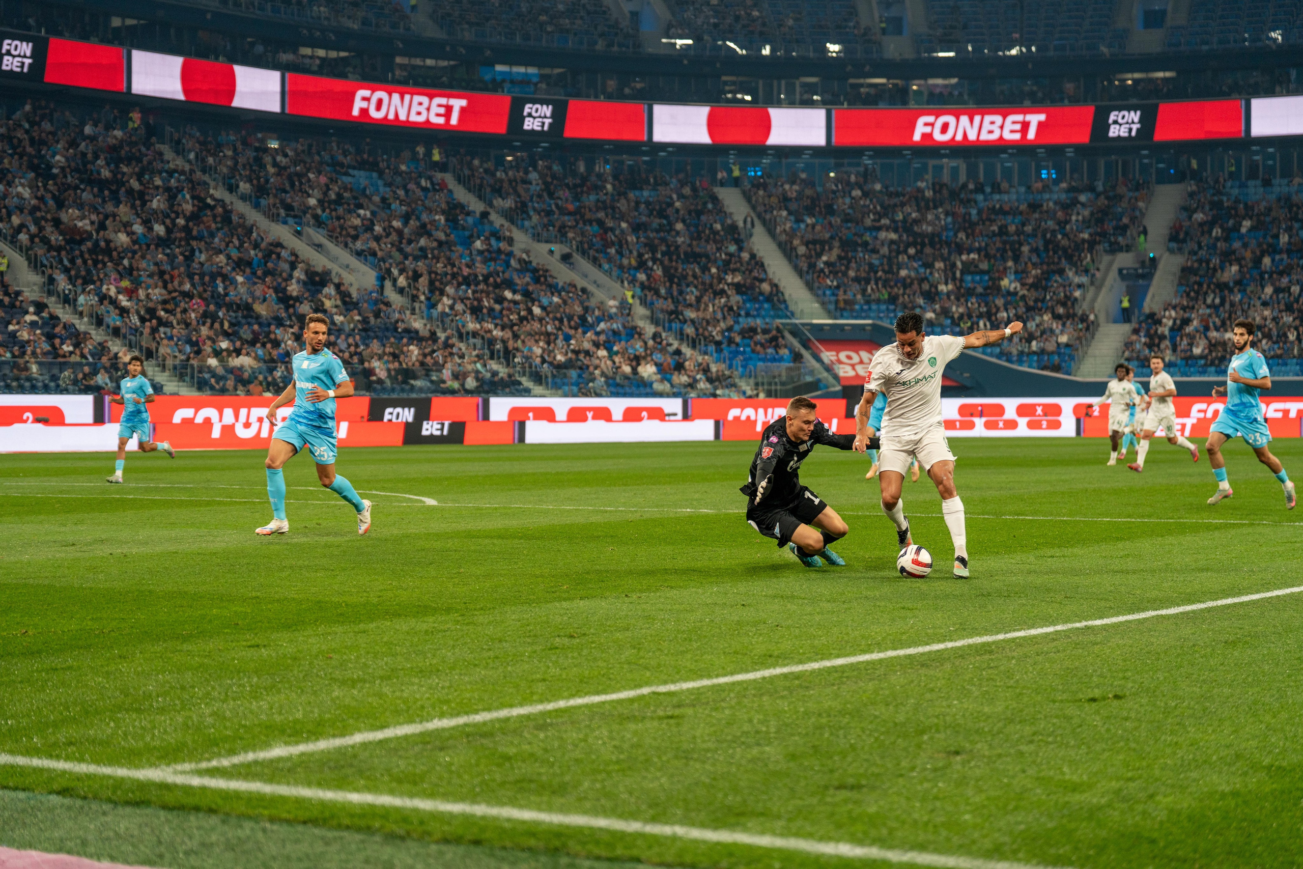 Игровой эпизод матча Зенит–Ахмат на Газпром Арене