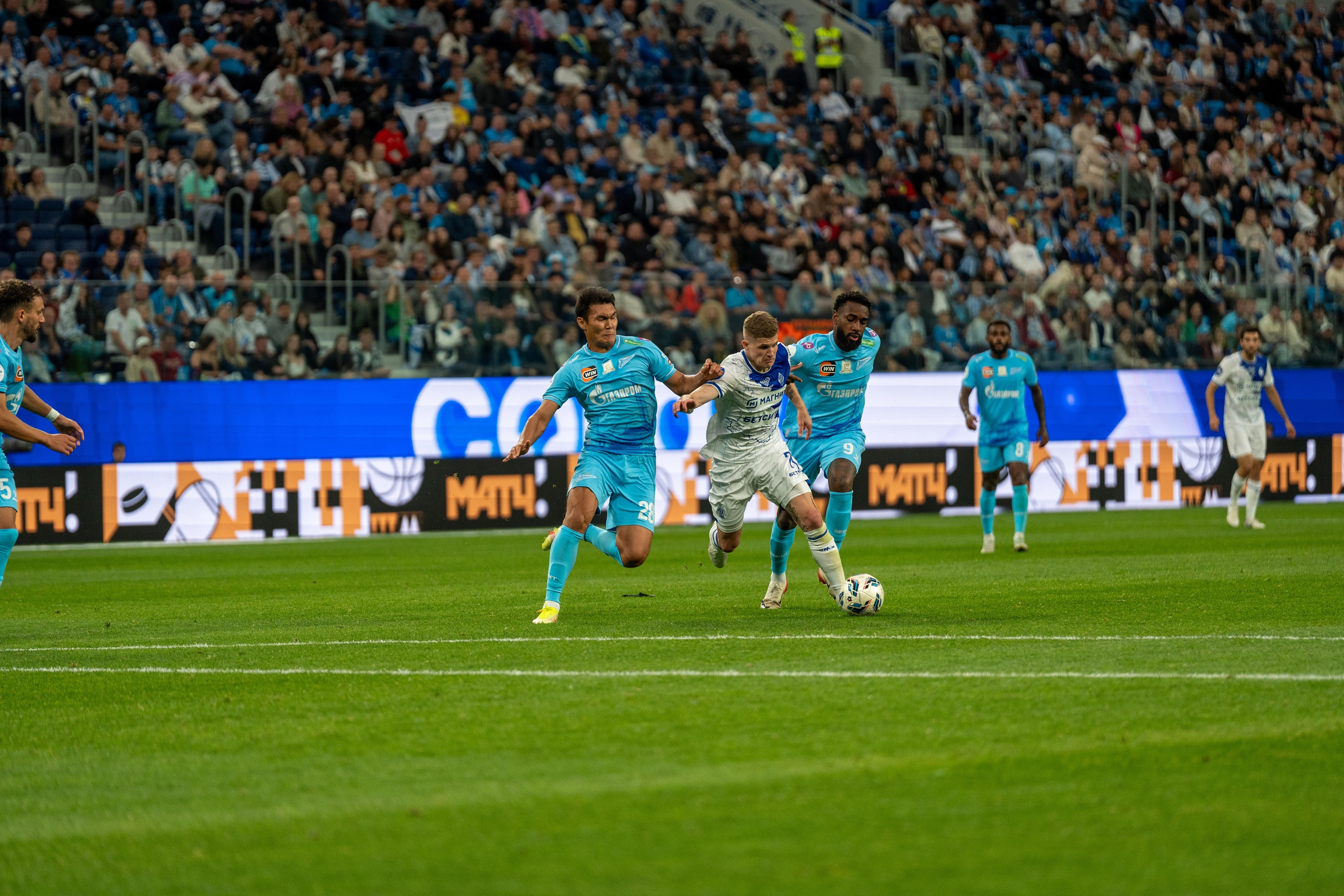 Интенсивный матч Зенит–Динамо на Газпром Арене, спортивный фотограф Санкт-Петербург