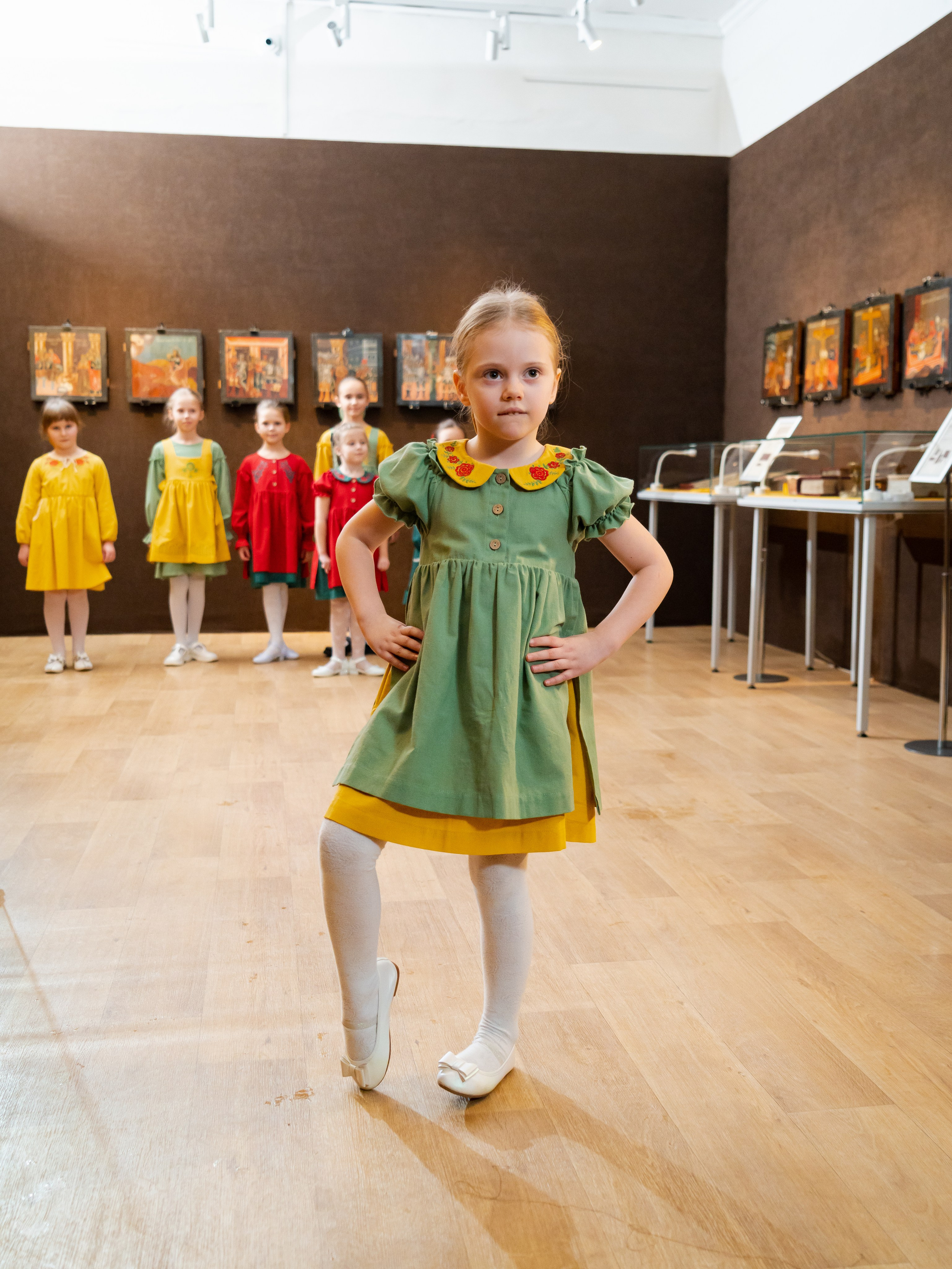 Показ одежды в рамках выставки «105. Лучшее». Фотограф Москва