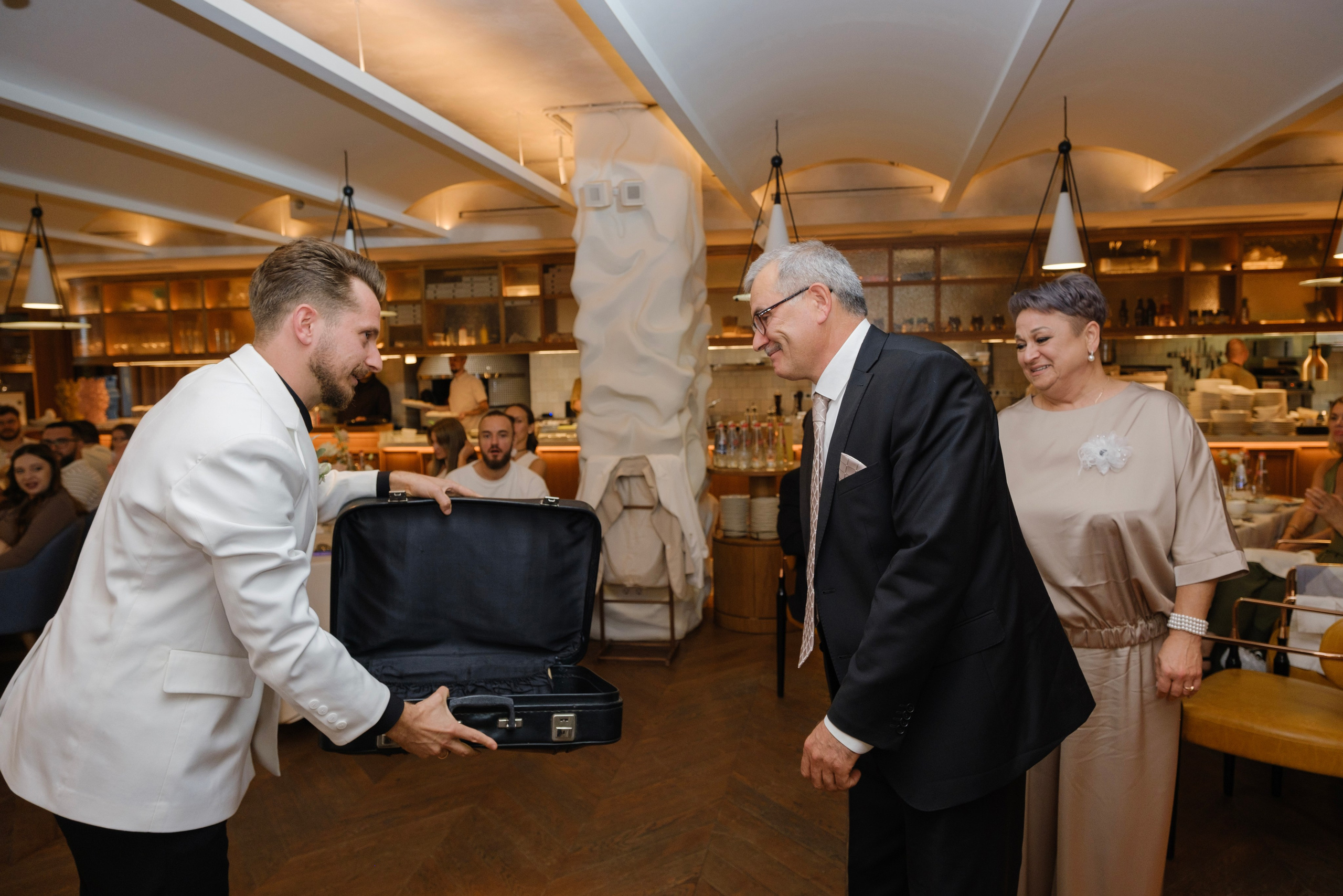 Alexander Alina. Wedding photographer