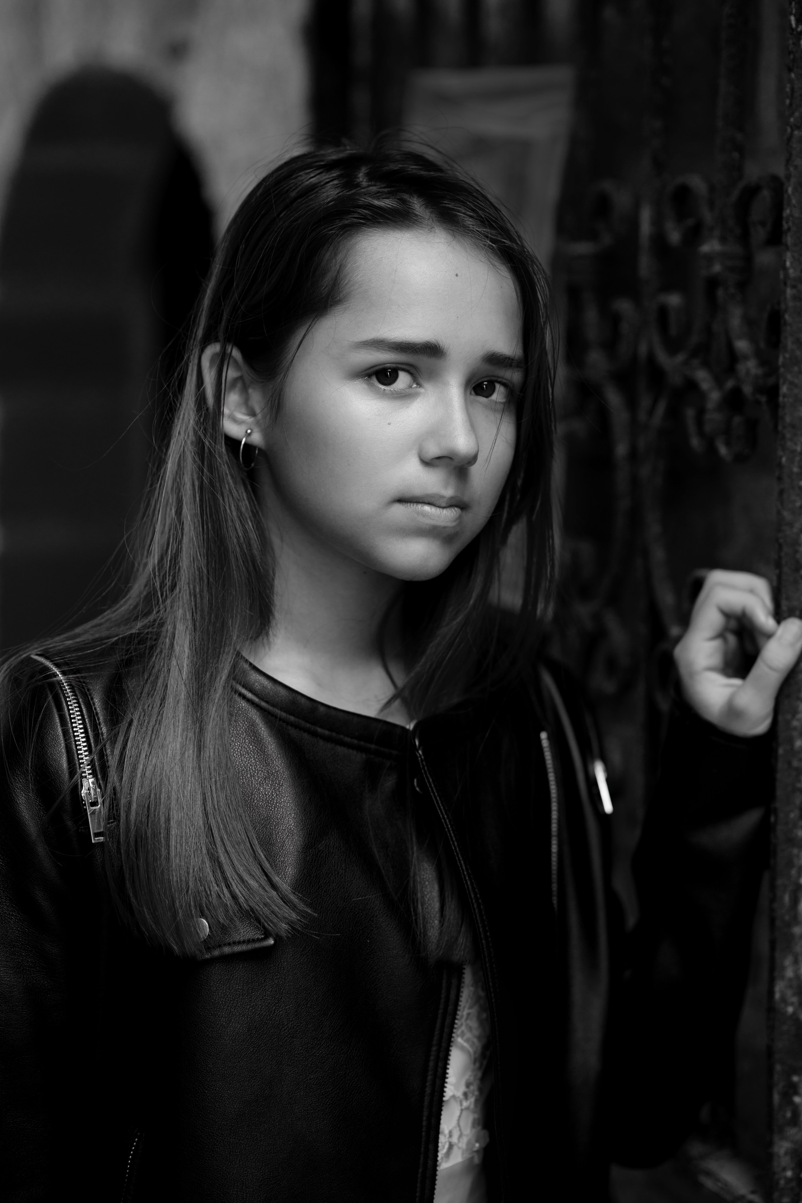 черно-белая фотография, подросток, девочка-подросток, актерское портфолио, фотосессия для подростков, фотограф Москва, детский фотограф Москва, подростковый фотограф , черно-белый портрет, фотосессия в старом городе