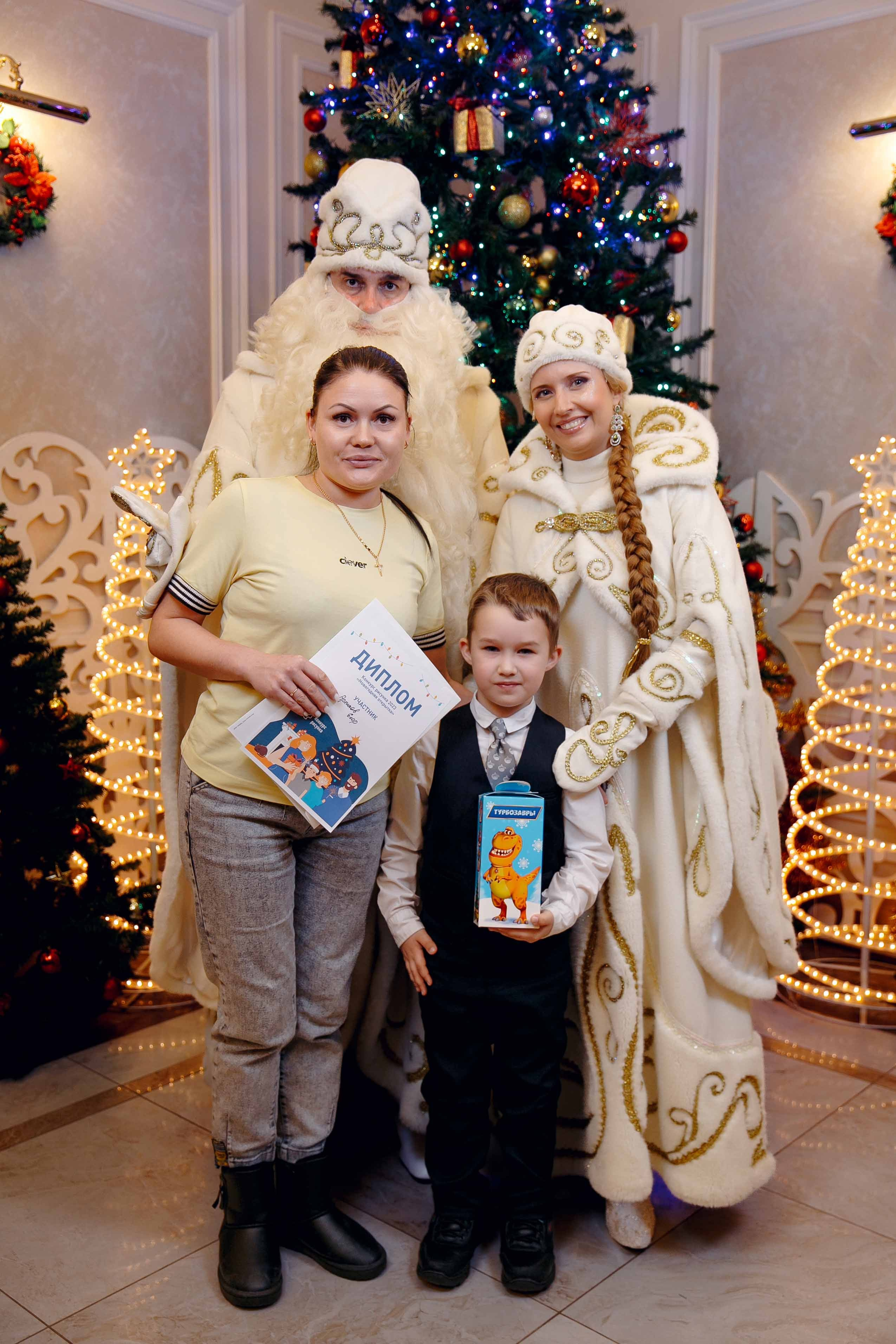 Елка в «Казармах» ТЮЗ. Ваш репортажный фотограф Артемий Антонов