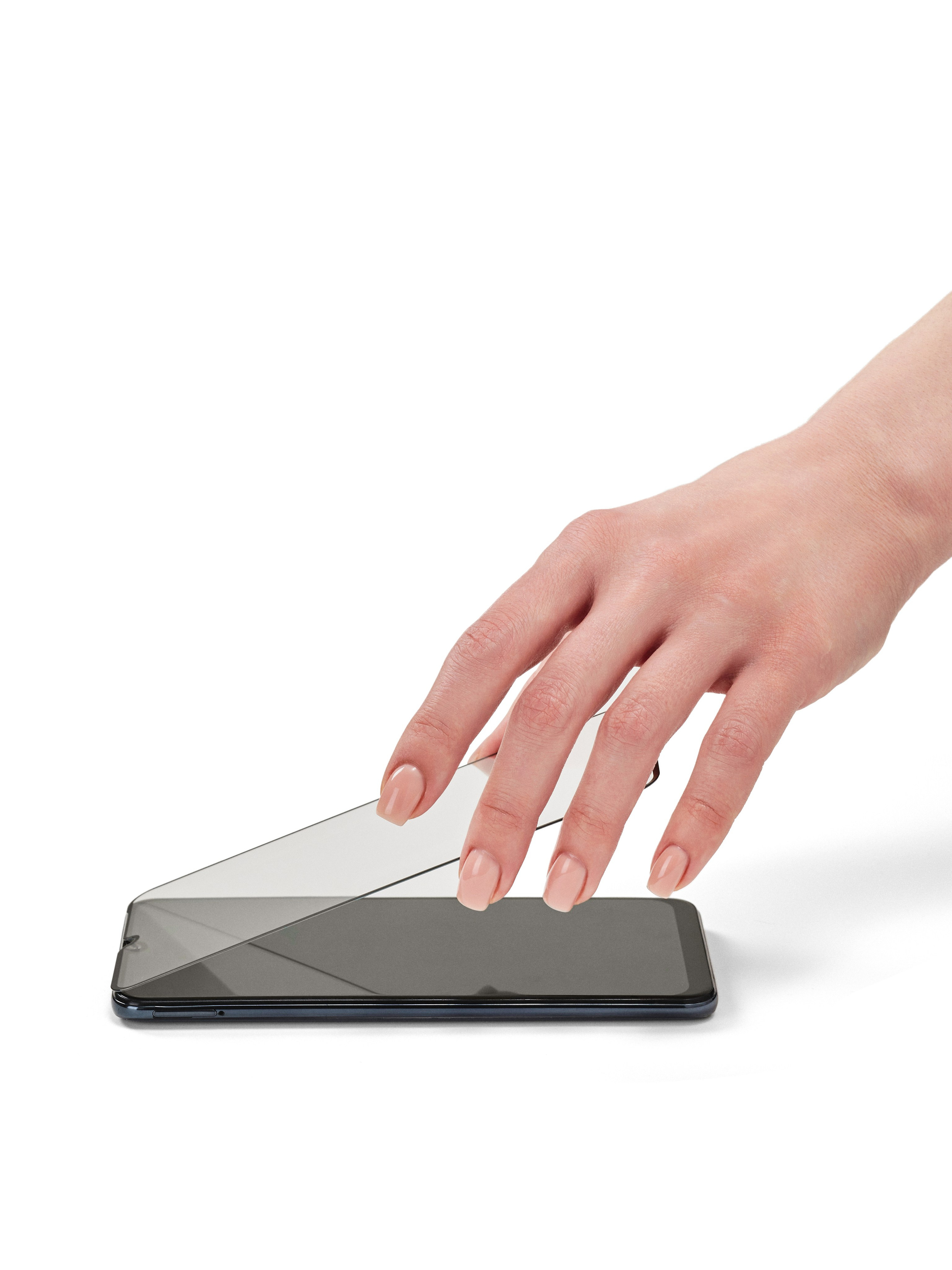 Защитное стекло для телефона. Уютная студия предметной съемки для маркетплейсов в городе Москва