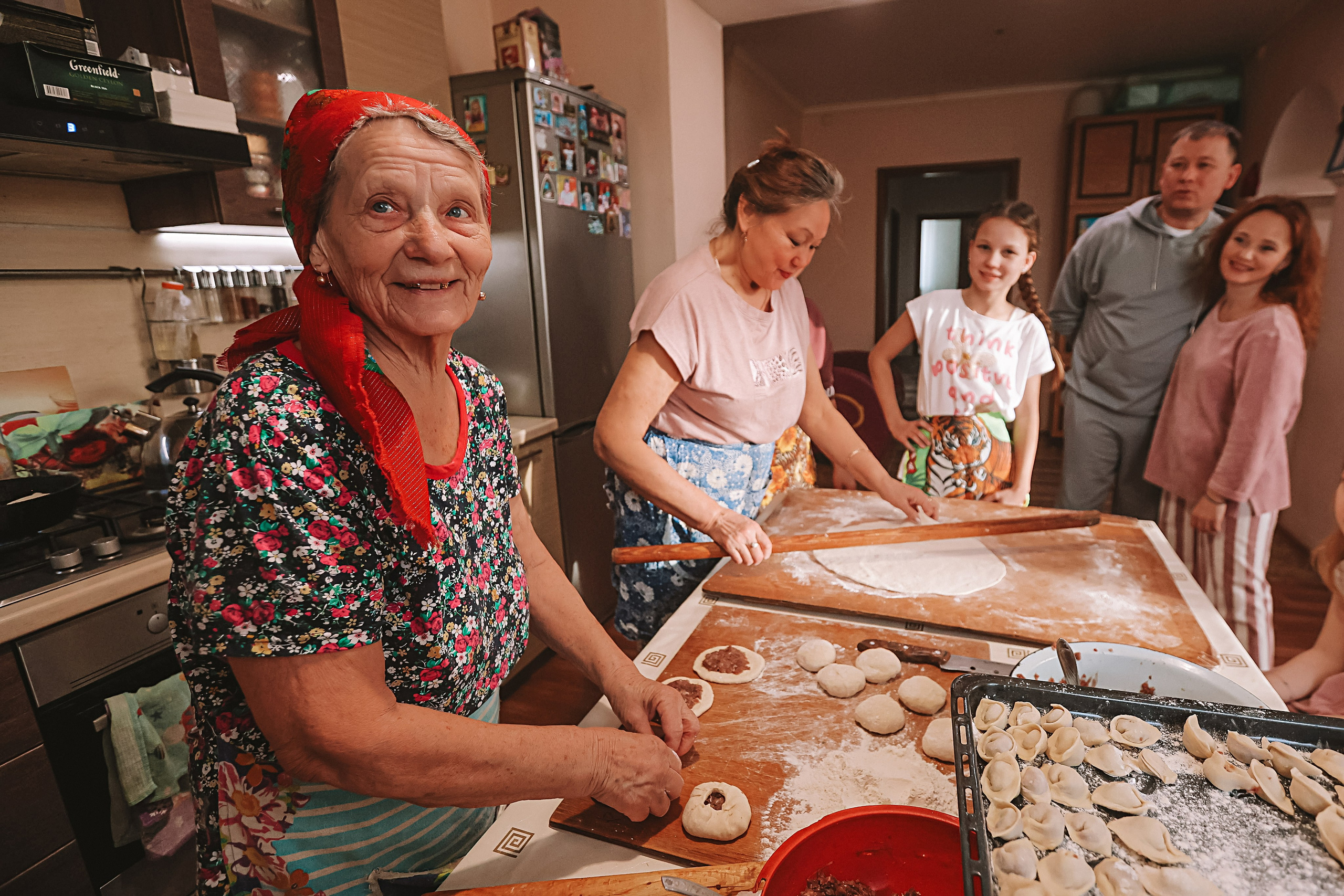 Большая семья репортаж. Семейный фотограф Тюмень, фотограф на роды Салмина Мария