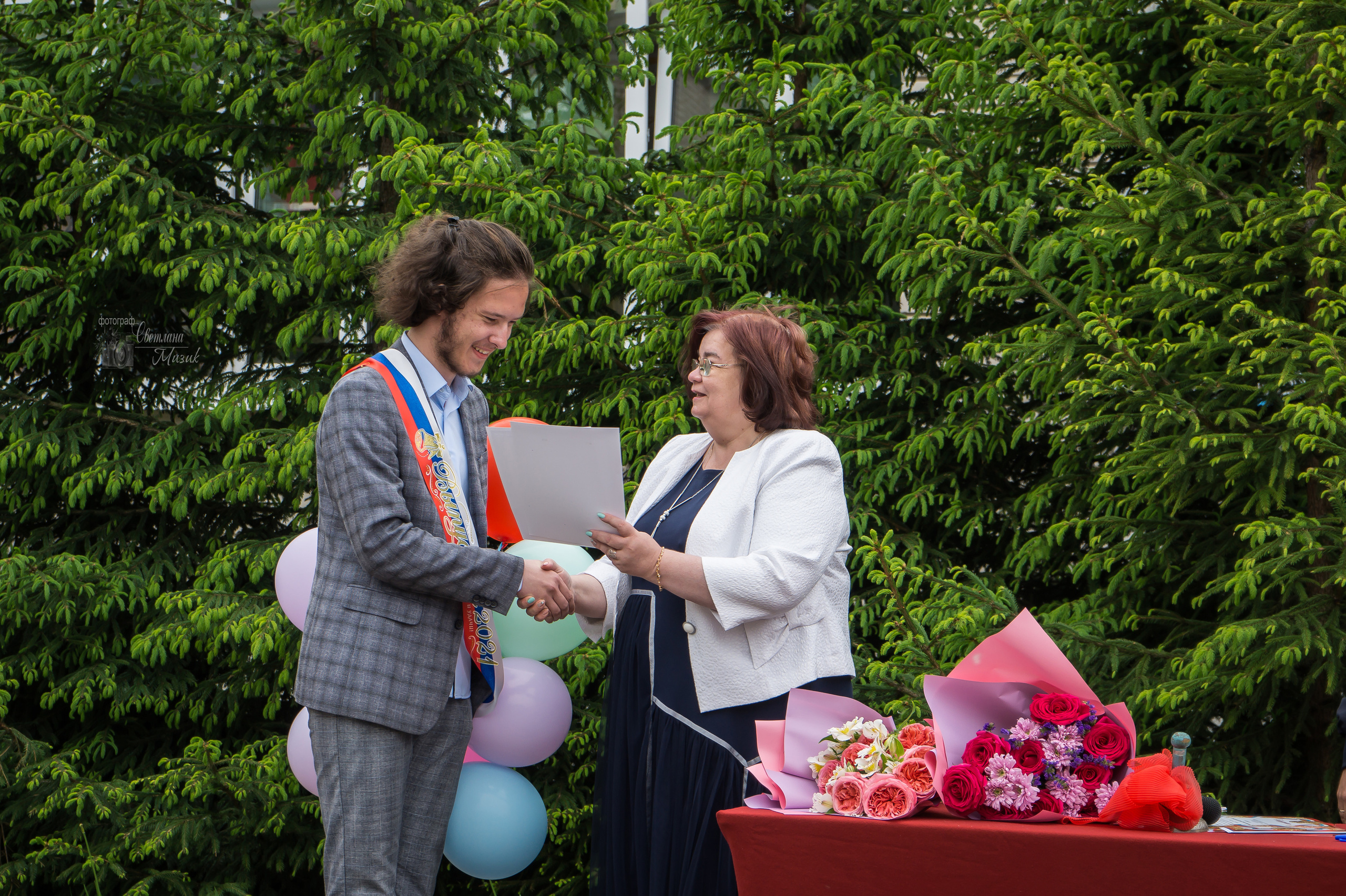 Школа Стоимость репортажной фотосъемки. Фотосъемка в детском саду и школе. Фотоальбомы и фотокниги ВЫПУСКНИК