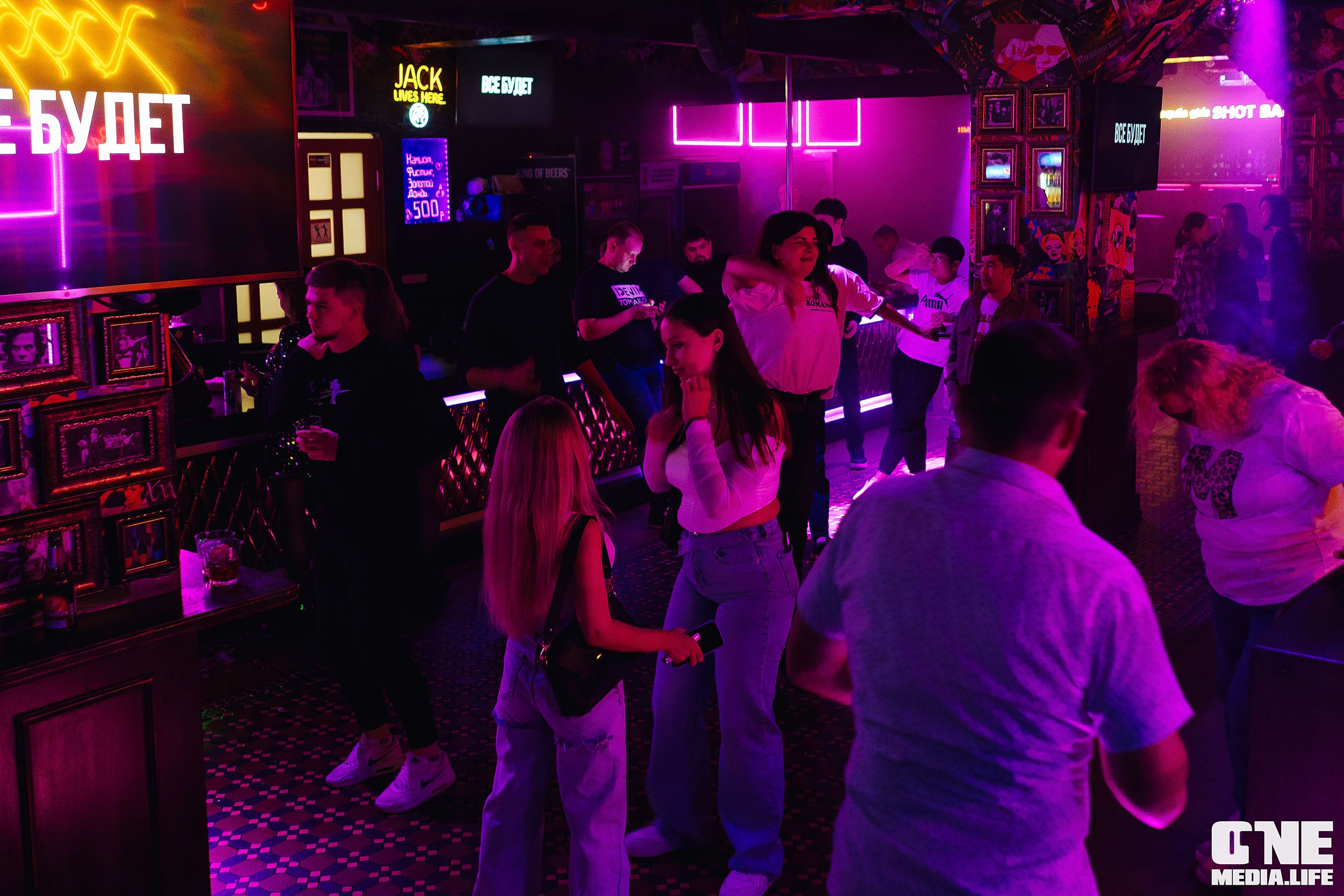 Фоторепортаж из бара XxxX. One Media Life: фоторепортажи, фотоотчеты с мероприятий и заведений