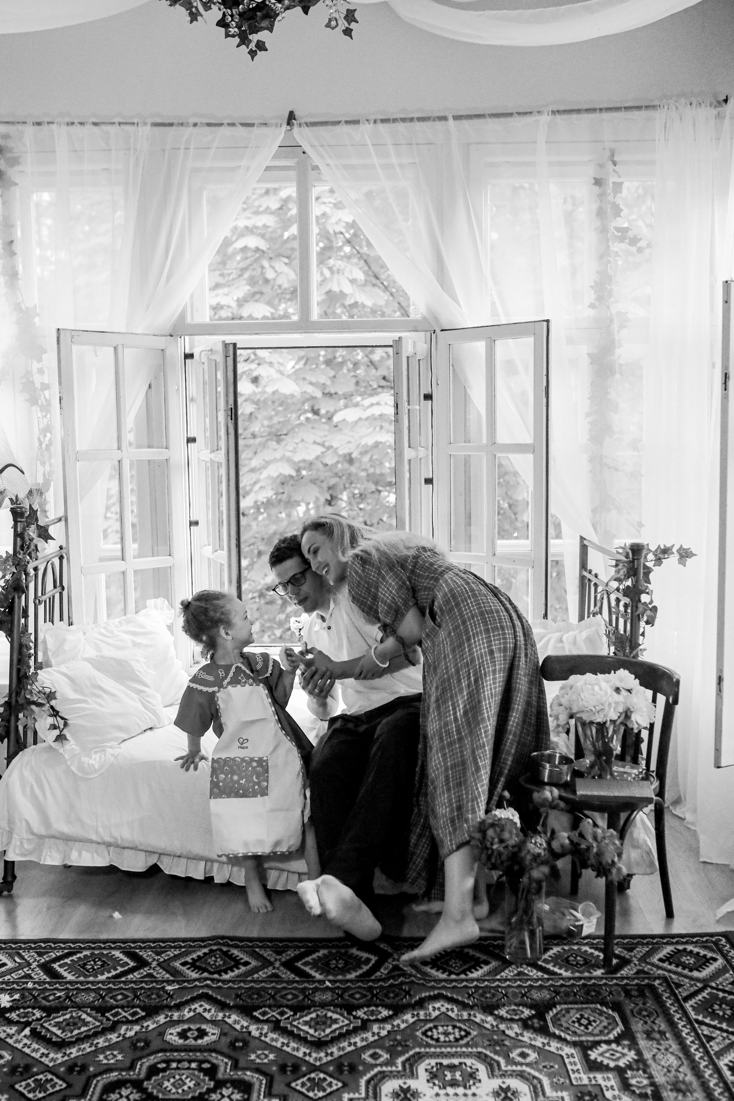 Пионы на балконе