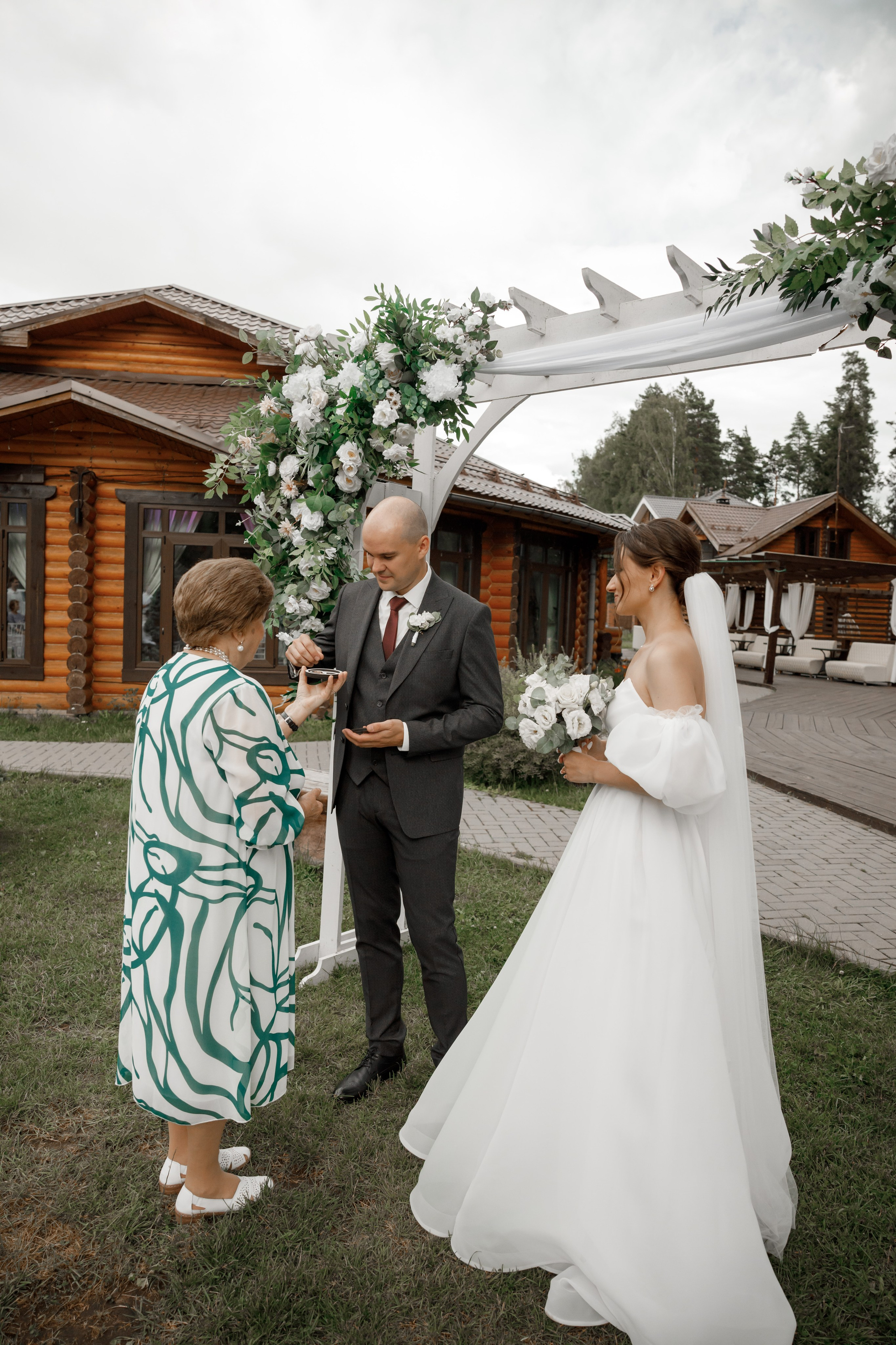 Полина и Дмитрий, загородный клуб «Барин», ЗАГС в г. Пушкино. Свадебный и репортажный фотограф (Москва, Королев и другие)