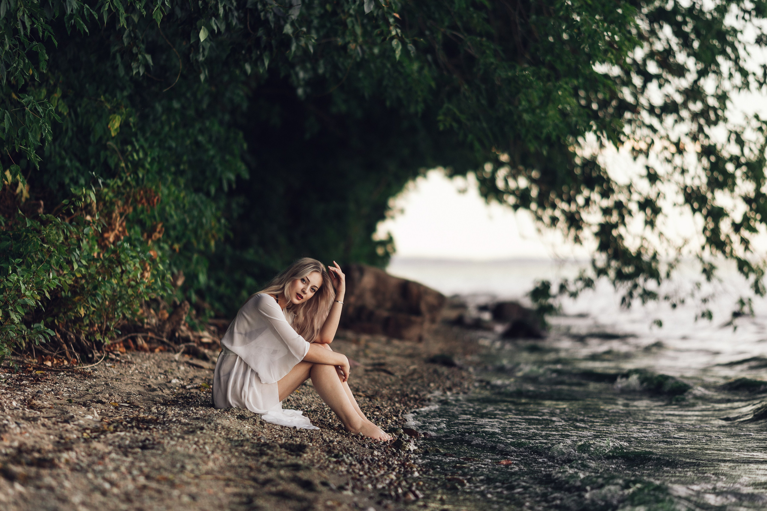 фото на пляже в деревьях